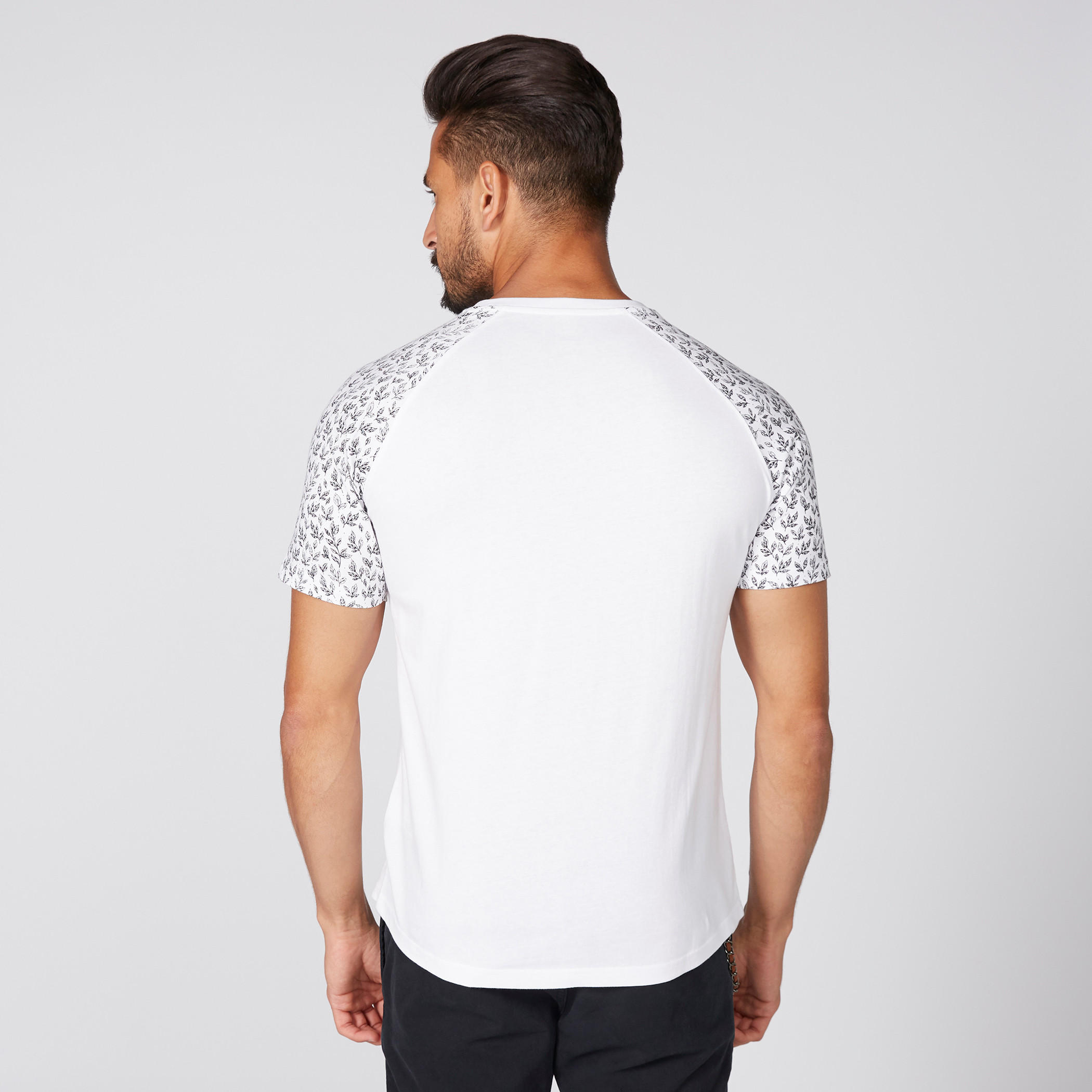 تيشيرت بياقة مستديرة وأكمام مغايرة وطبعات-men-clothing-tshirtsandpolos-tshirts-image-4