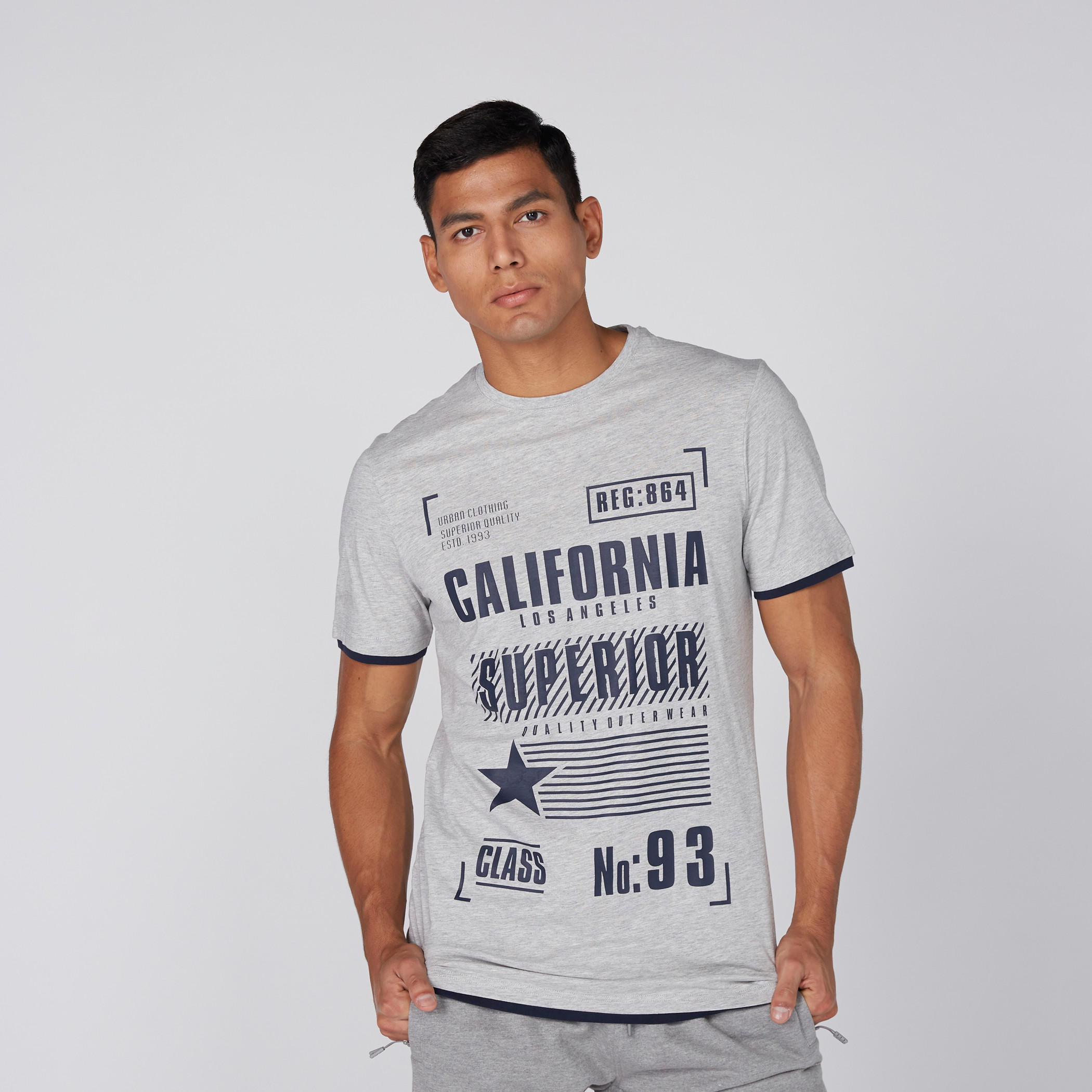 تيشيرت بياقة ضيّقة وأكمام قصيرة وطبعات-men-clothing-tshirtsandpolos-tshirts-image-1