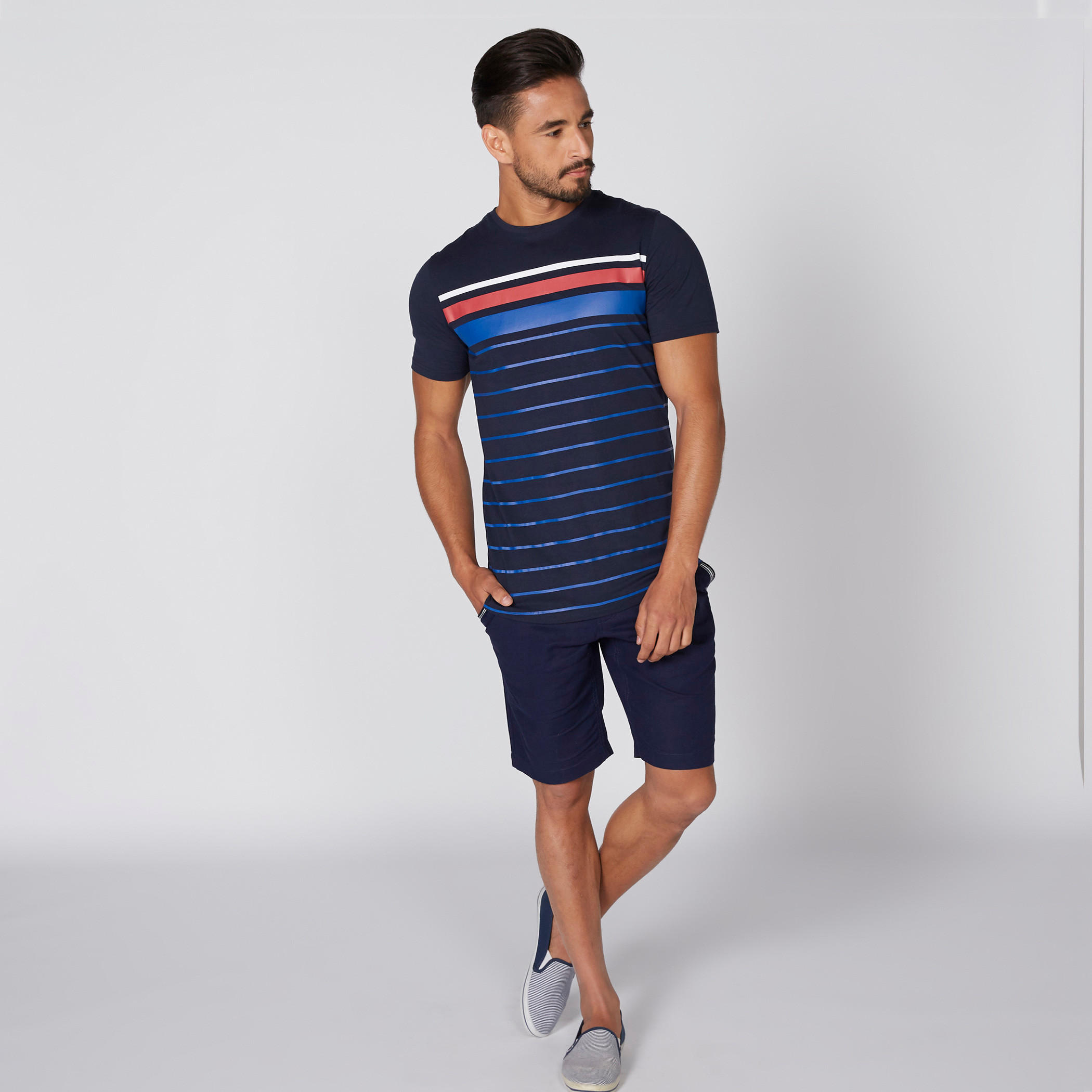 تيشيرت مقلّم بياقة مستديرة وأكمام قصيرة-men-clothing-tshirtsandpolos-tshirts-image-1