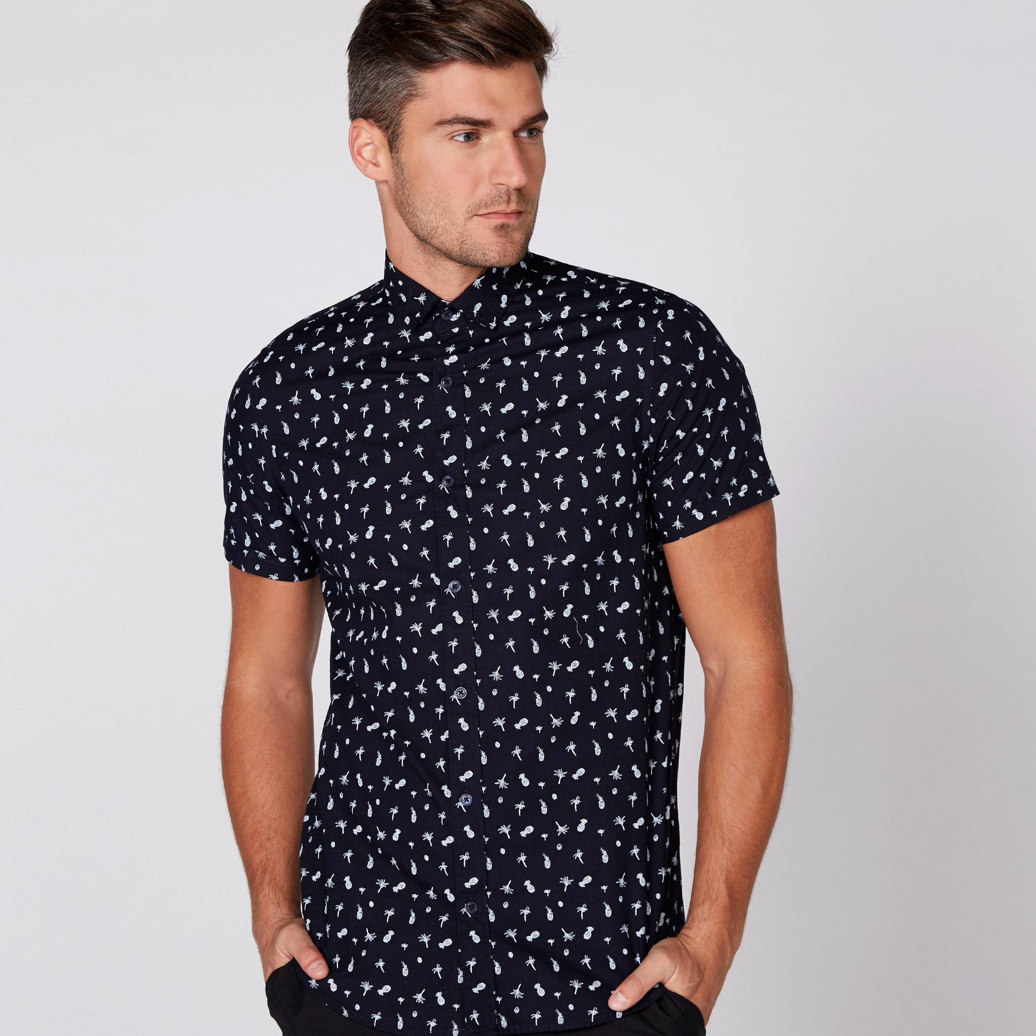 قميص بأكمام قصيرة وأزرار وطبعات-men-clothing-shirts-image-1