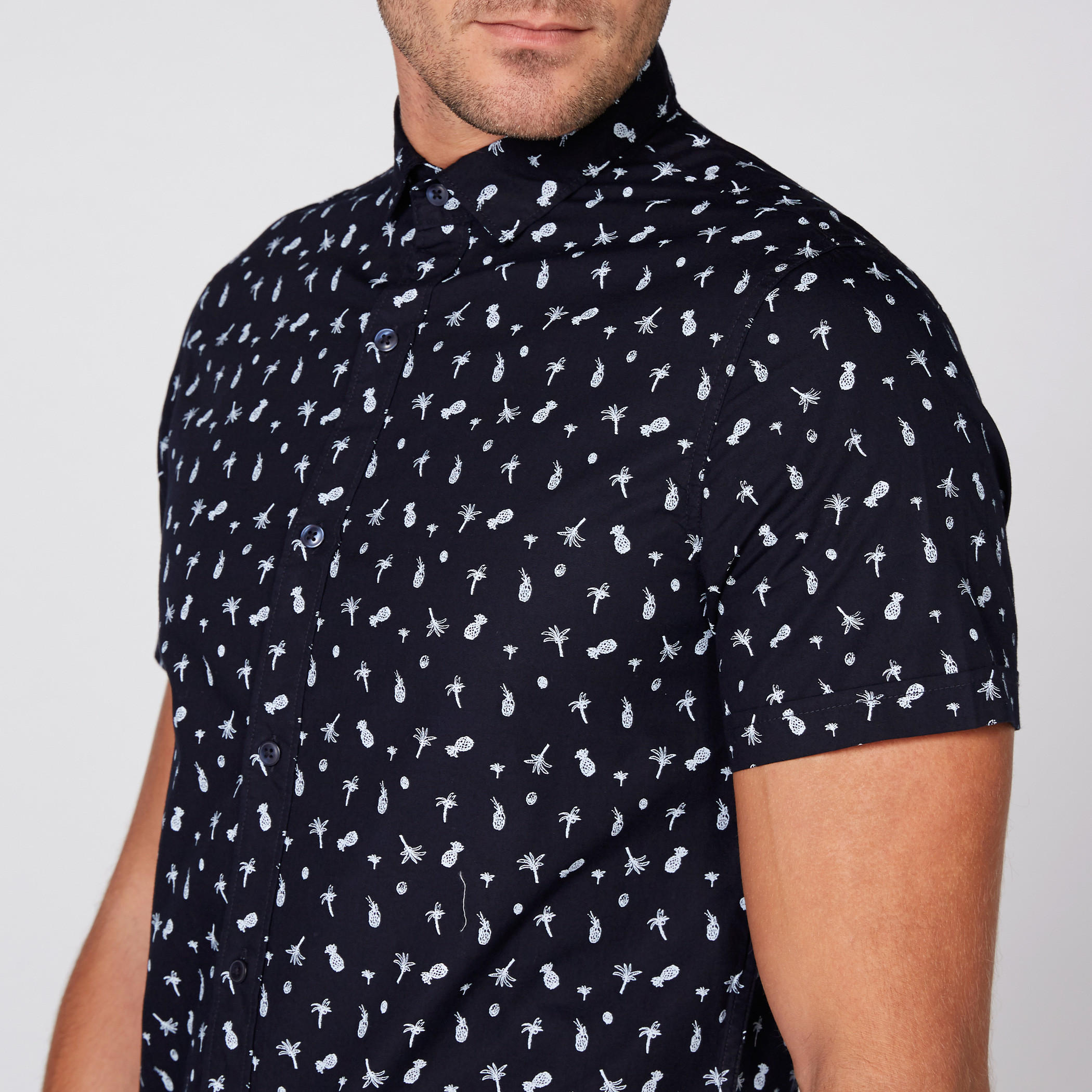 قميص بأكمام قصيرة وأزرار وطبعات-men-clothing-shirts-image-3