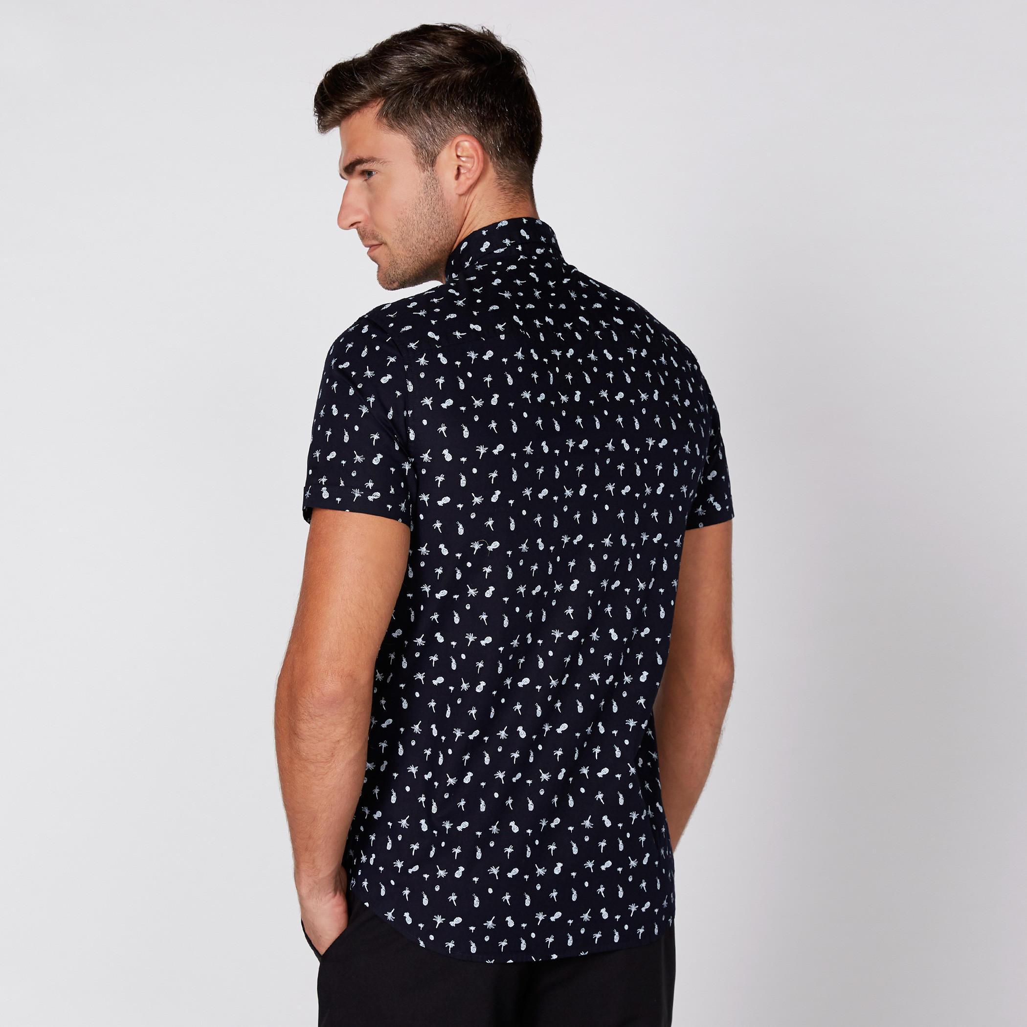 قميص بأكمام قصيرة وأزرار وطبعات-men-clothing-shirts-image-4
