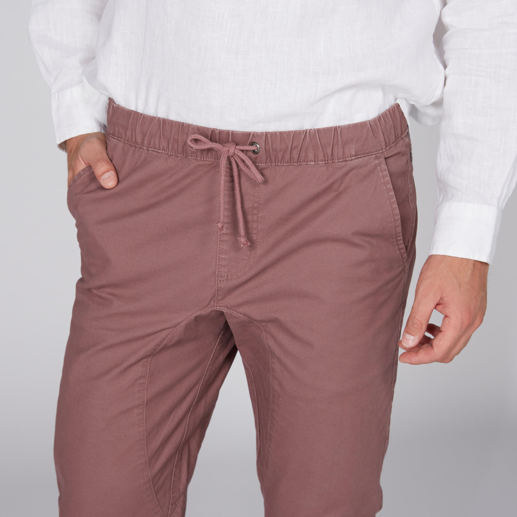 بنطال رياضي طويل ومنسوج برباط-men-clothing-bottoms-joggers-image-3