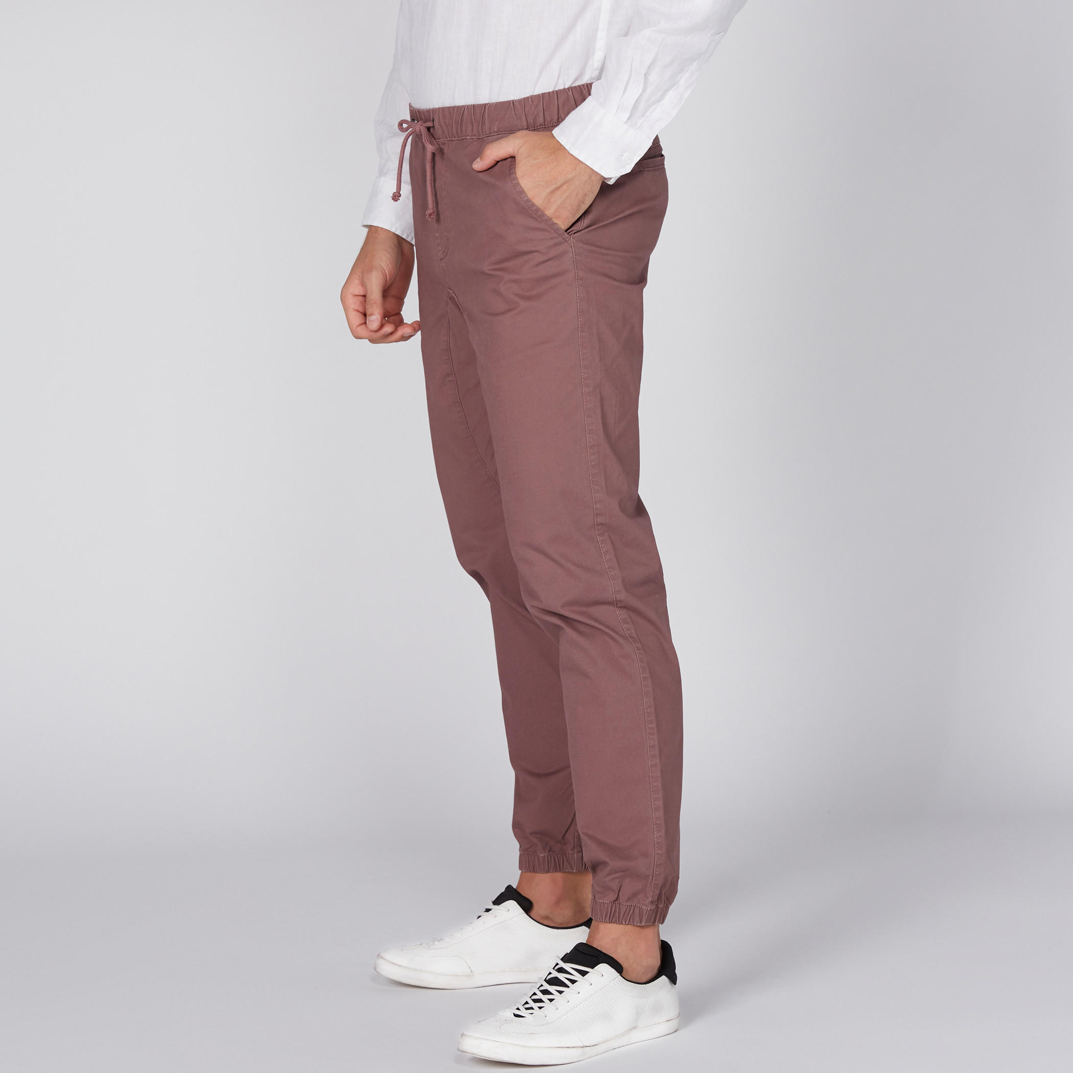 بنطال رياضي طويل ومنسوج برباط-men-clothing-bottoms-joggers-image-4