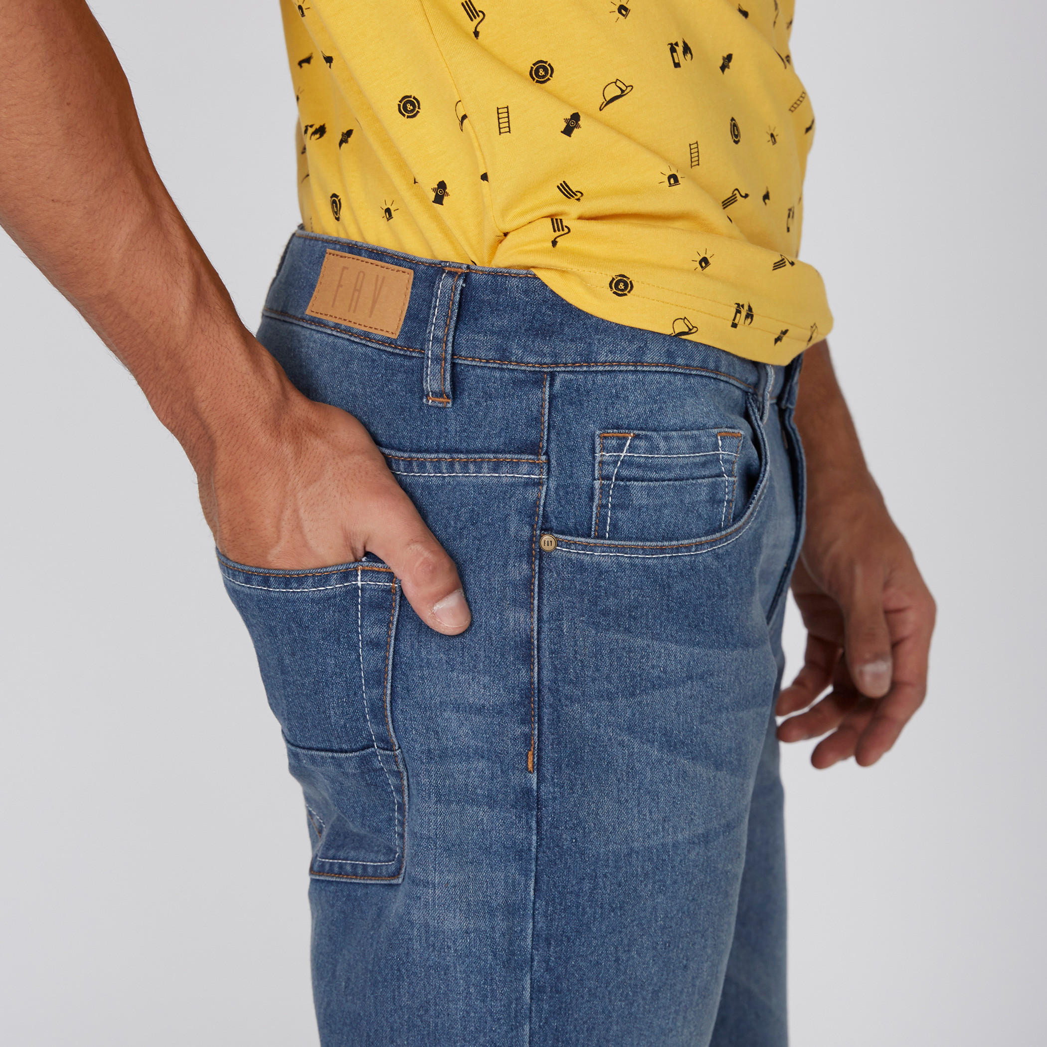 بنطال جينز طويل بجيوب-men-clothing-bottoms-jeans-image-4