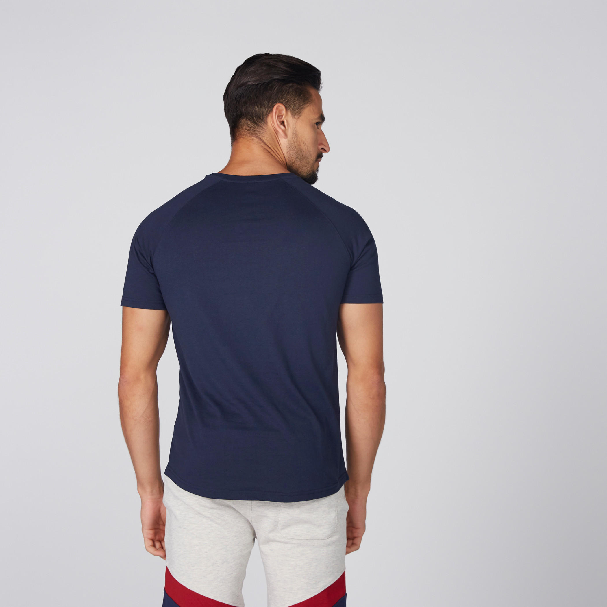 تيشيرت بطبعات وياقة مستديرة وأكمام قصيرة-men-clothing-tshirtsandpolos-tshirts-image-2