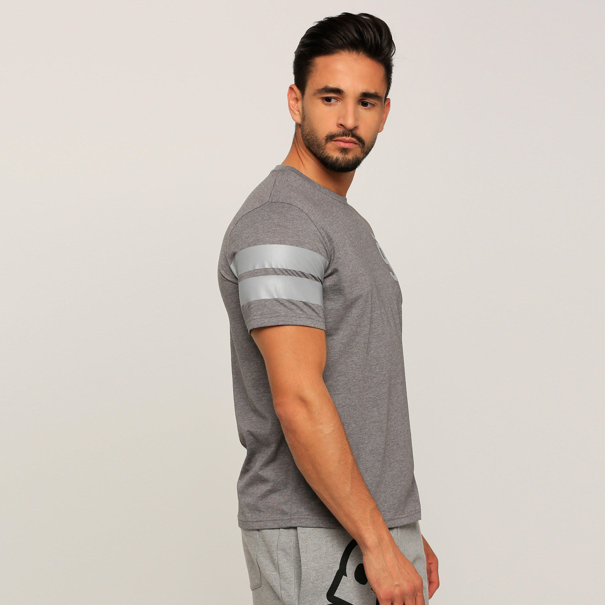 تيشيرت بياقة مستديرة وأكمام قصيرة مع طبعات-men-clothing-tshirtsandpolos-tshirts-image-3