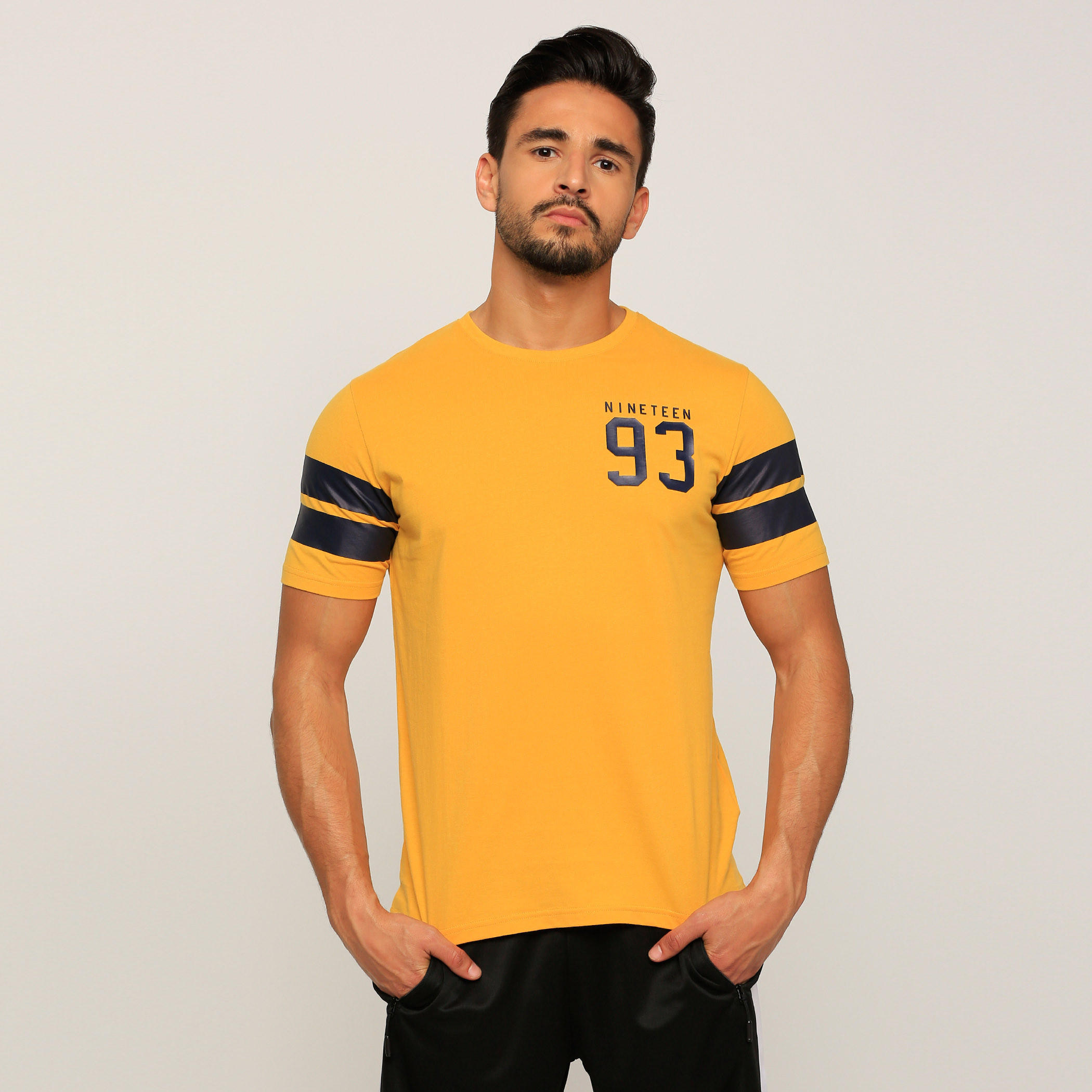 تيشيرت بياقة مستديرة وأكمام قصيرة مع طبعات-men-clothing-tshirtsandpolos-tshirts-image-6