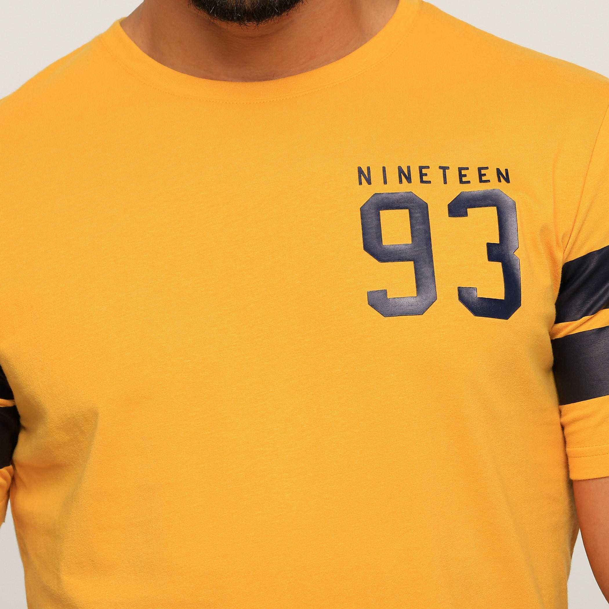 تيشيرت بياقة مستديرة وأكمام قصيرة مع طبعات-men-clothing-tshirtsandpolos-tshirts-image-9