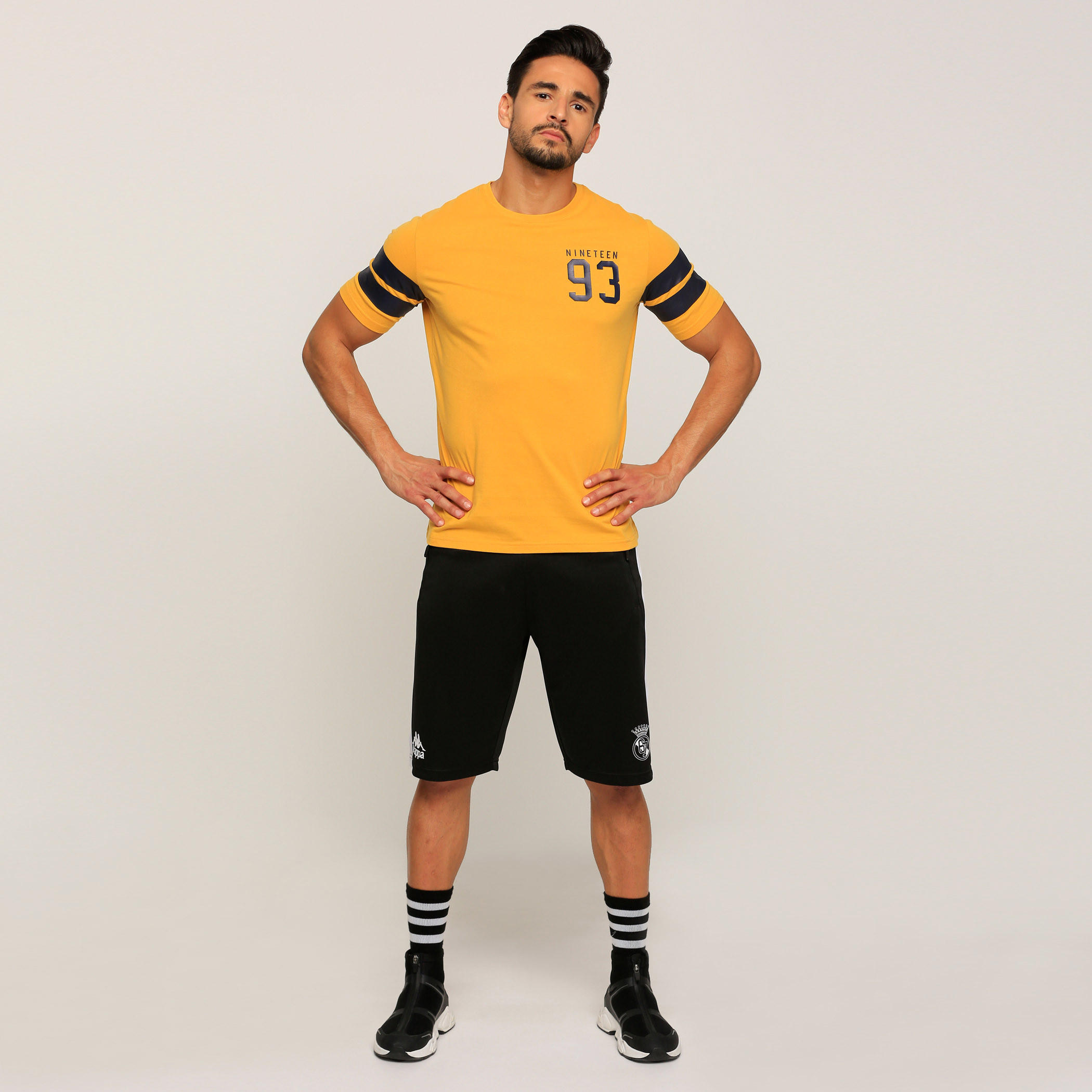 تيشيرت بياقة مستديرة وأكمام قصيرة مع طبعات-men-clothing-tshirtsandpolos-tshirts-image-10