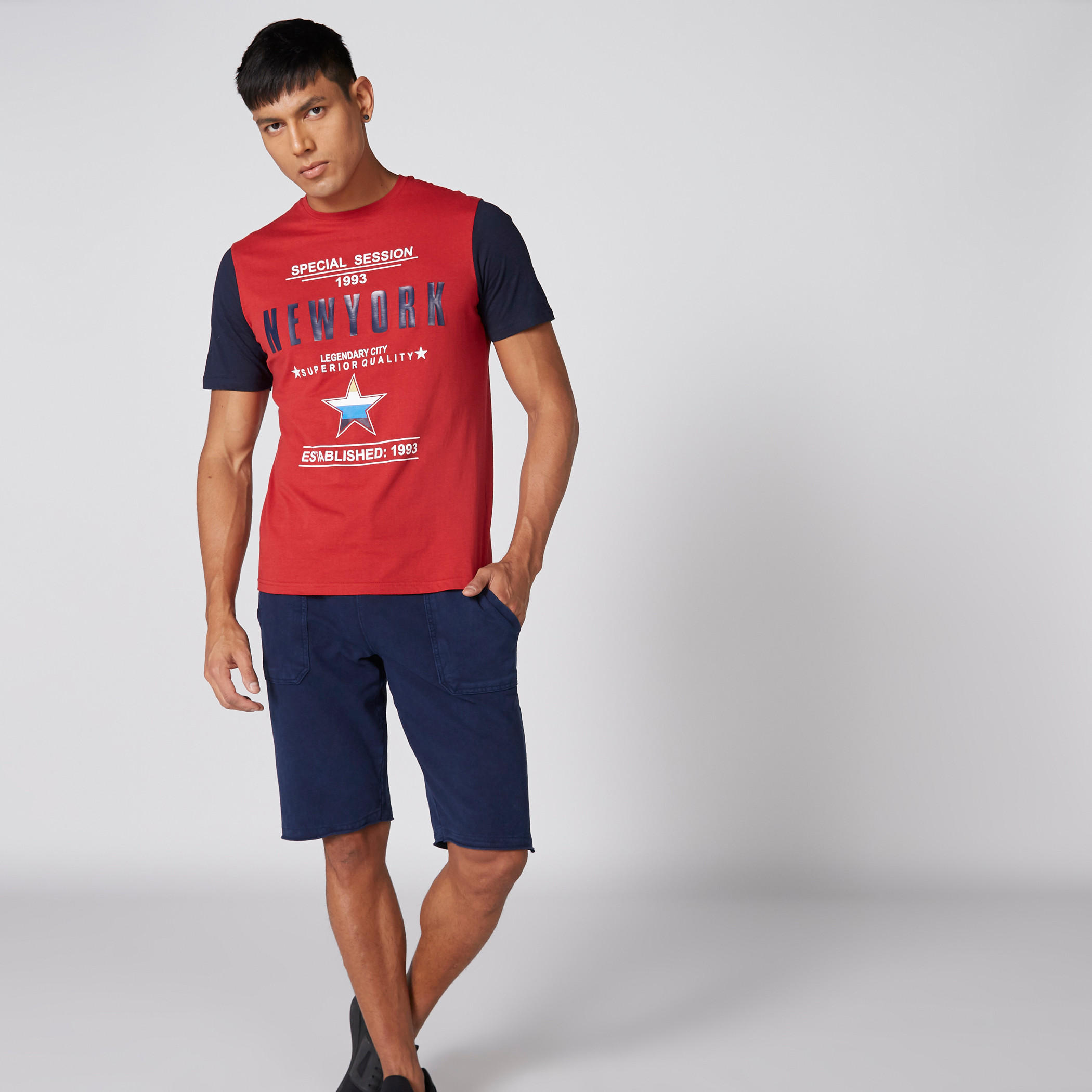 تيشيرت بطبعات وياقة مستديرة وأكمام قصيرة-men-clothing-tshirtsandpolos-tshirts-image-3