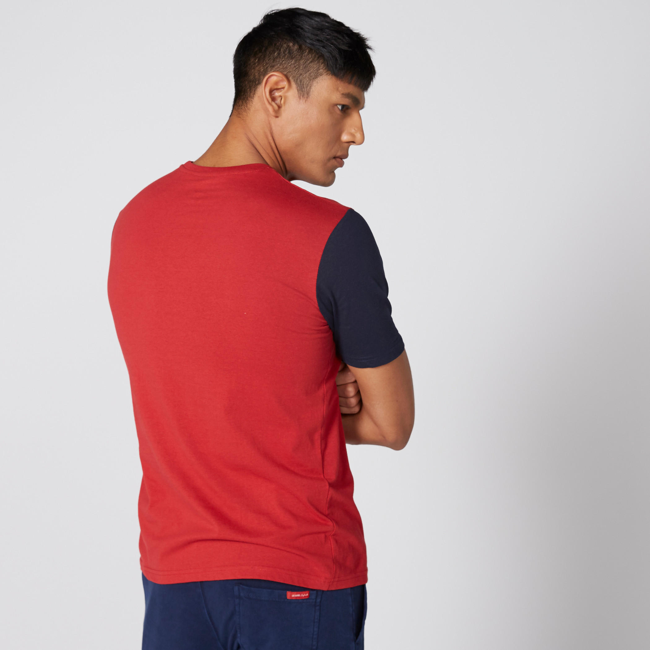 تيشيرت بطبعات وياقة مستديرة وأكمام قصيرة-men-clothing-tshirtsandpolos-tshirts-image-2