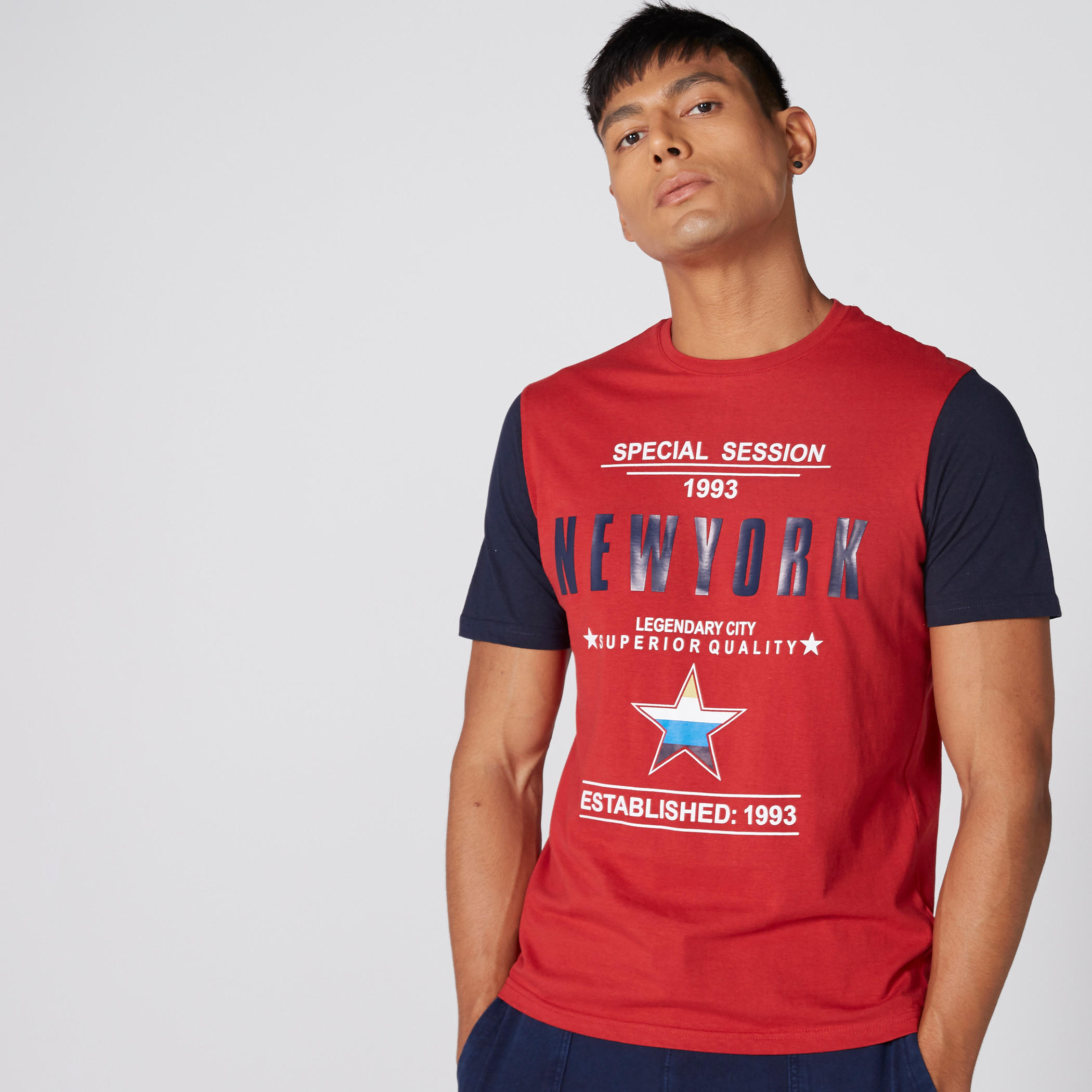 تيشيرت بطبعات وياقة مستديرة وأكمام قصيرة-men-clothing-tshirtsandpolos-tshirts-image-3