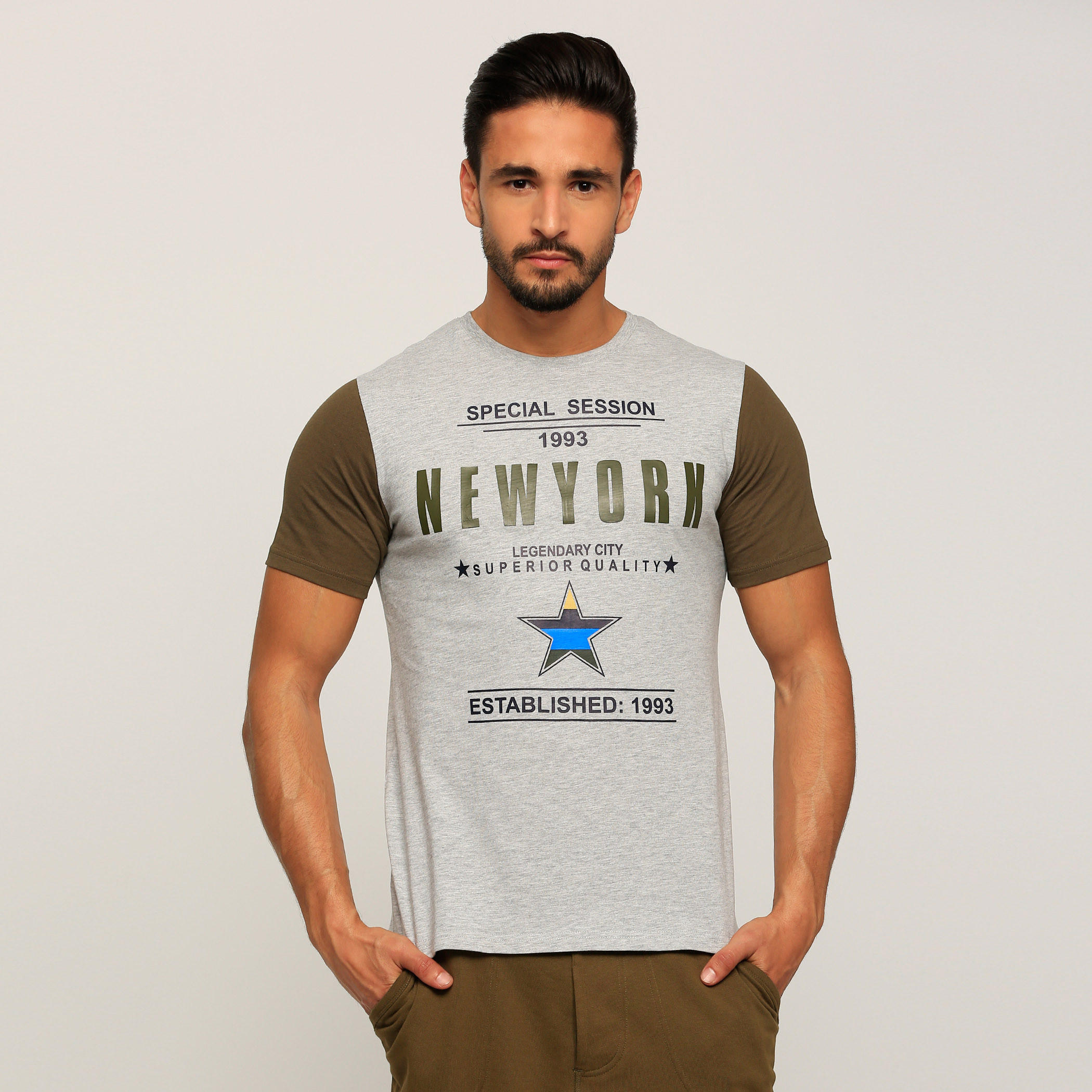 تيشيرت بياقة مستديرة وأكمام قصيرة مع طبعات-men-clothing-tshirtsandpolos-tshirts-image-1