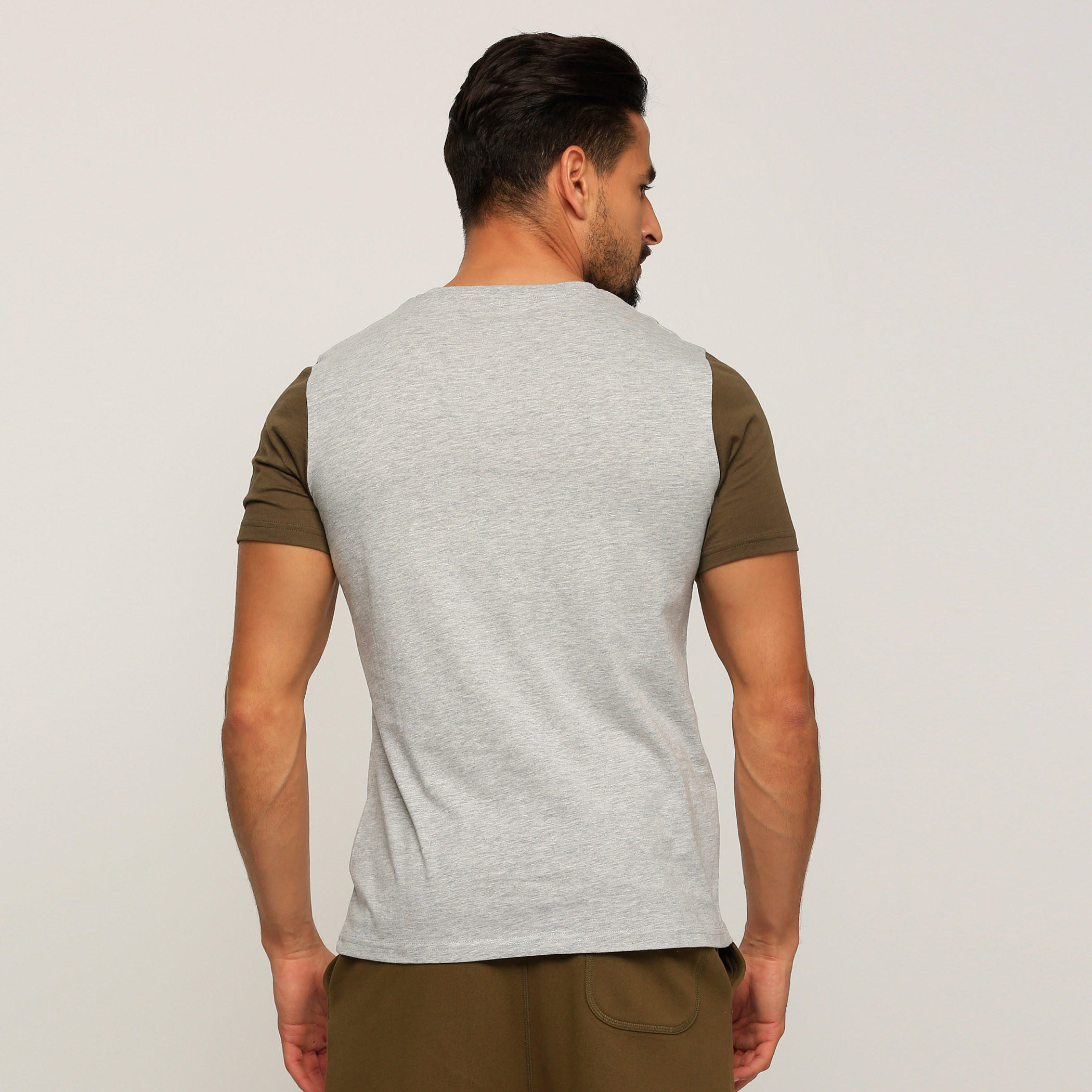 تيشيرت بياقة مستديرة وأكمام قصيرة مع طبعات-men-clothing-tshirtsandpolos-tshirts-image-2