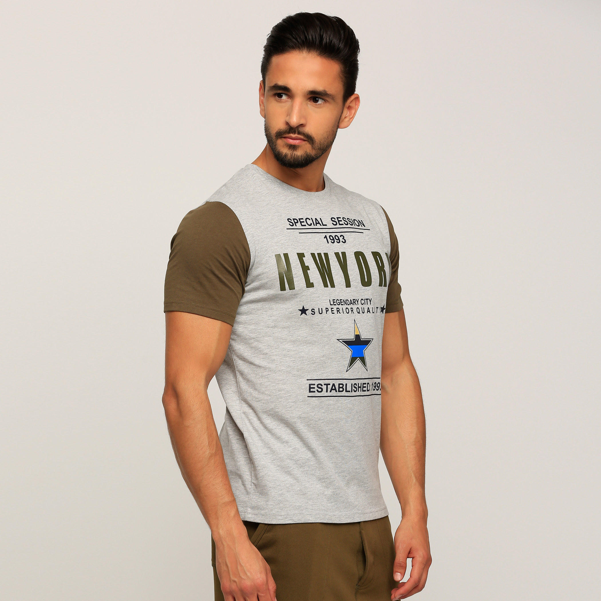 تيشيرت بياقة مستديرة وأكمام قصيرة مع طبعات-men-clothing-tshirtsandpolos-tshirts-image-3