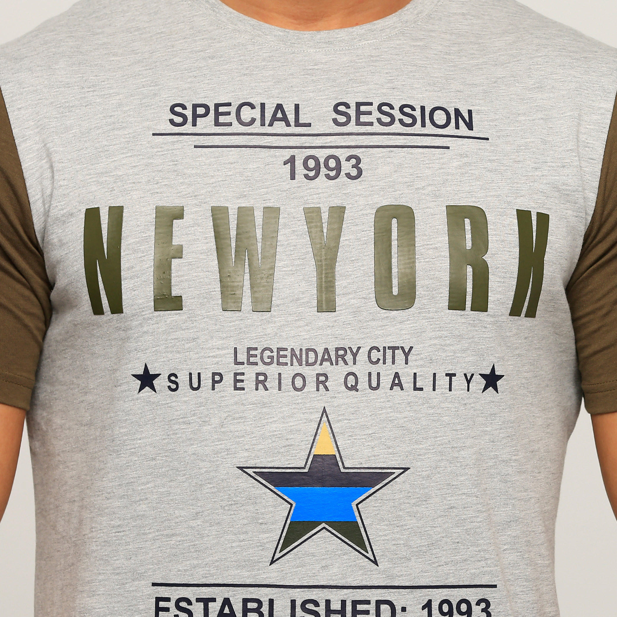تيشيرت بياقة مستديرة وأكمام قصيرة مع طبعات-men-clothing-tshirtsandpolos-tshirts-image-4