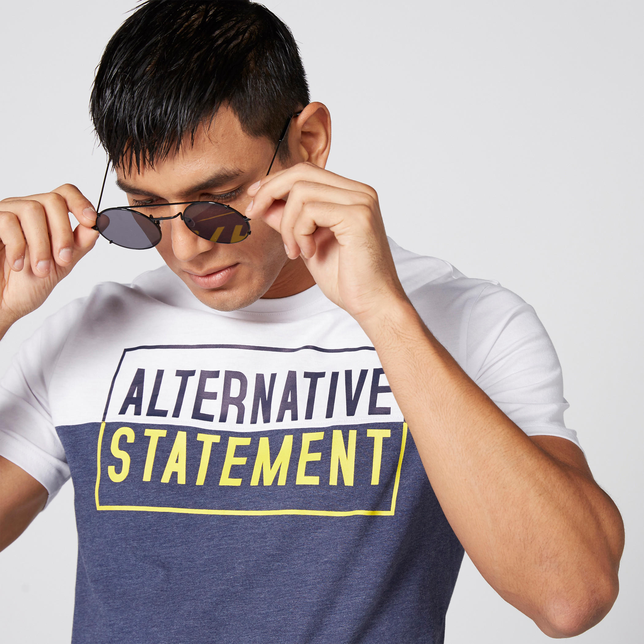 تيشيرت بطبعات وياقة مستديرة وأكمام قصيرة-men-clothing-tshirtsandpolos-tshirts-image-1