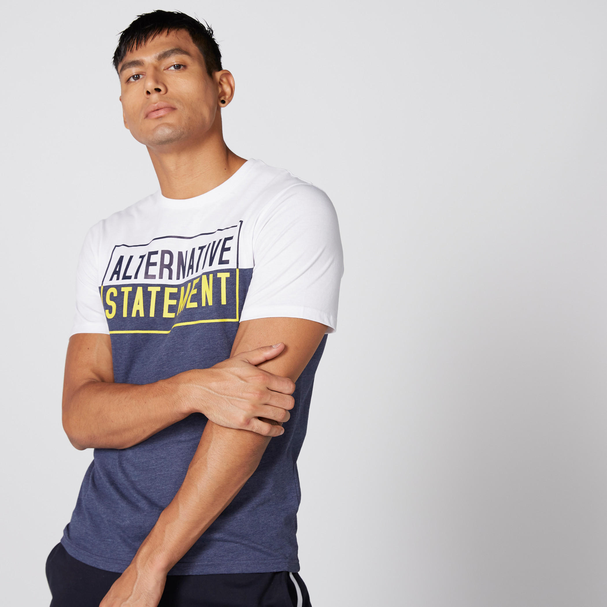 تيشيرت بطبعات وياقة مستديرة وأكمام قصيرة-men-clothing-tshirtsandpolos-tshirts-image-2