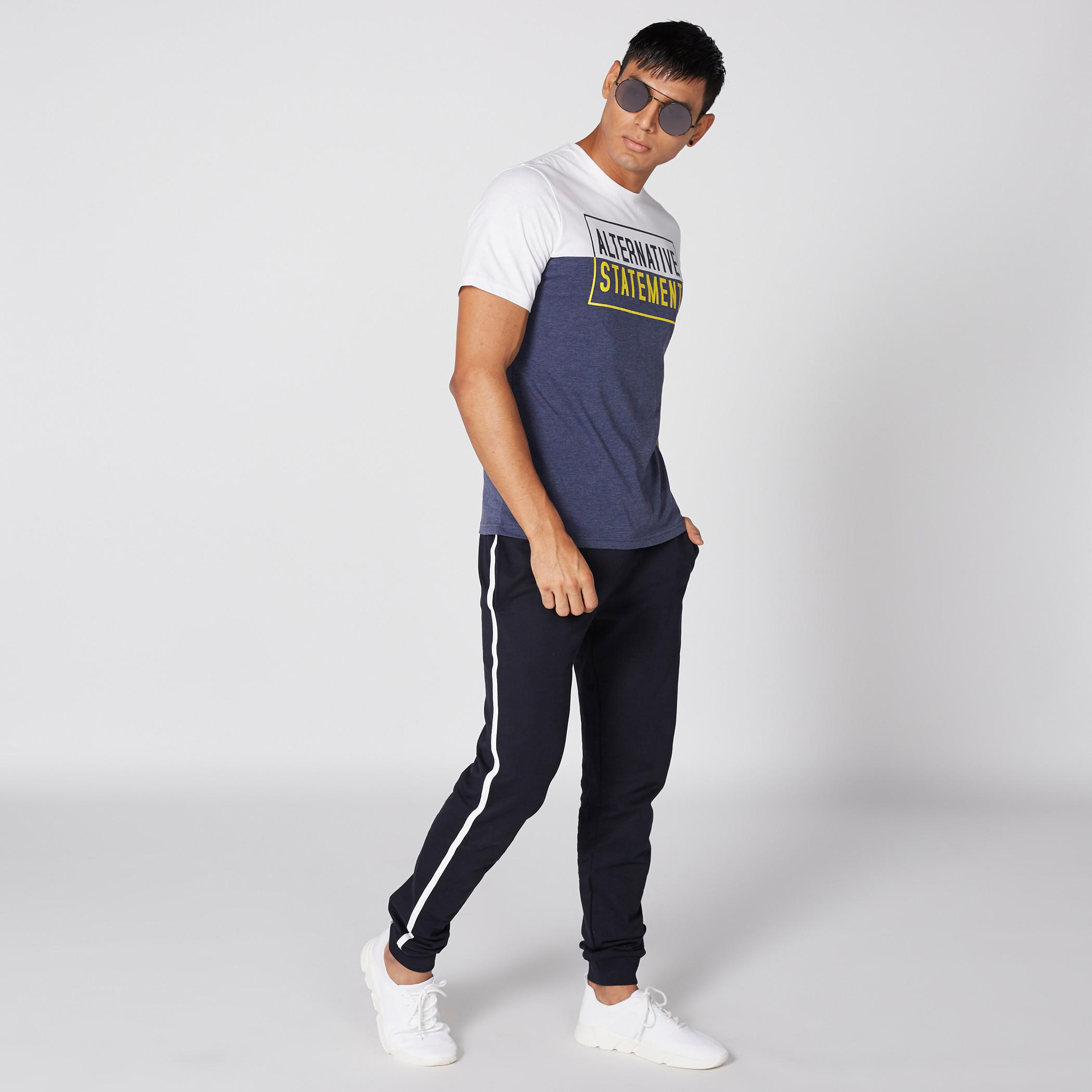 تيشيرت بطبعات وياقة مستديرة وأكمام قصيرة-men-clothing-tshirtsandpolos-tshirts-image-3