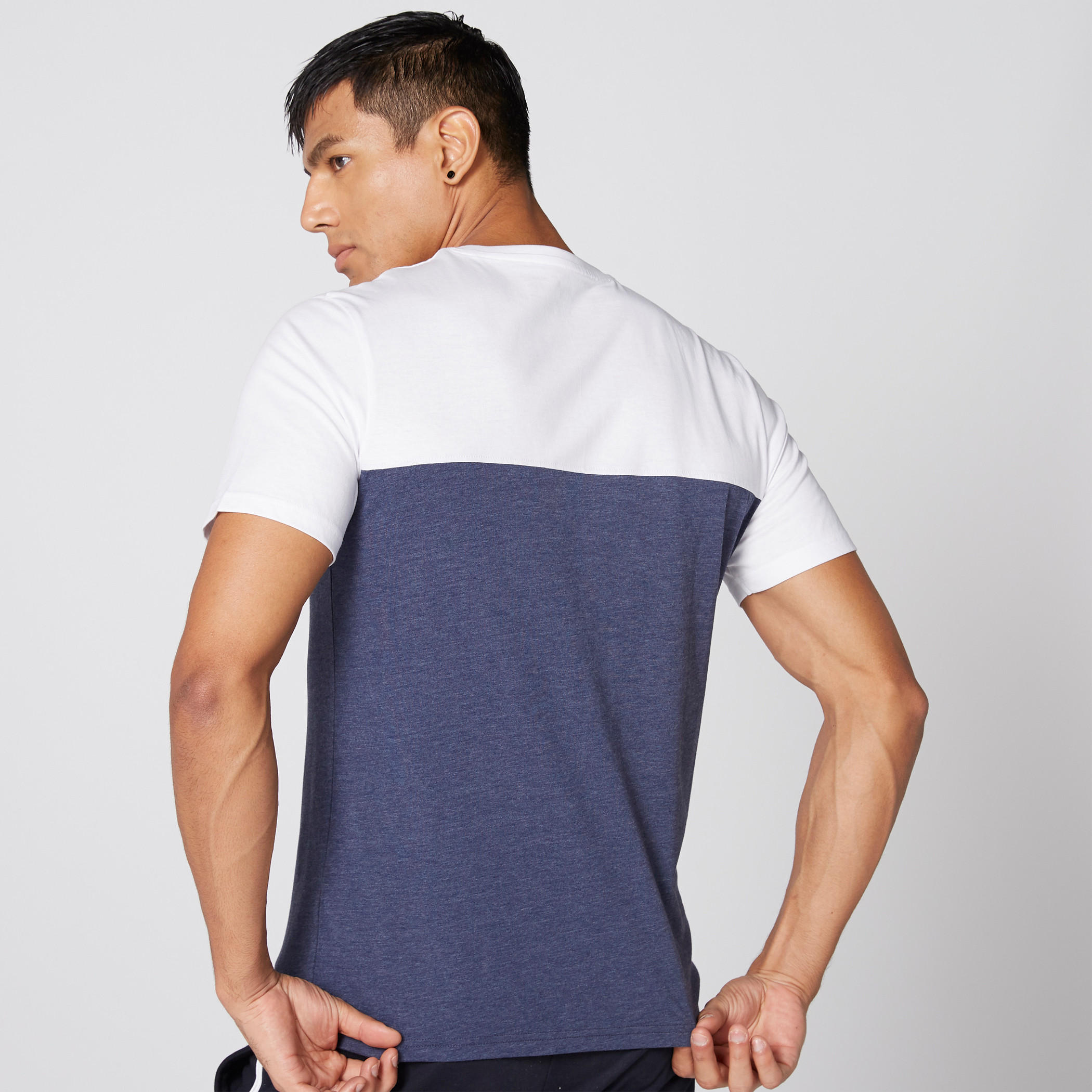 تيشيرت بطبعات وياقة مستديرة وأكمام قصيرة-men-clothing-tshirtsandpolos-tshirts-image-4