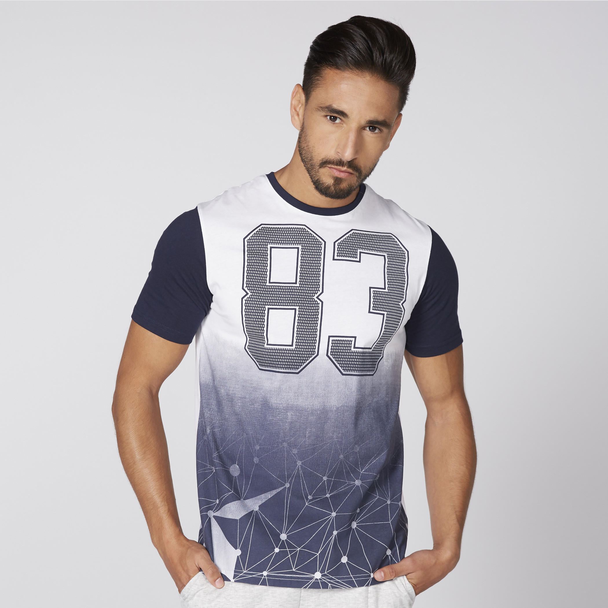 تيشيرت بياقة مستديرة وأكمام قصيرة مع طبعات-men-clothing-tshirtsandpolos-tshirts-image-2