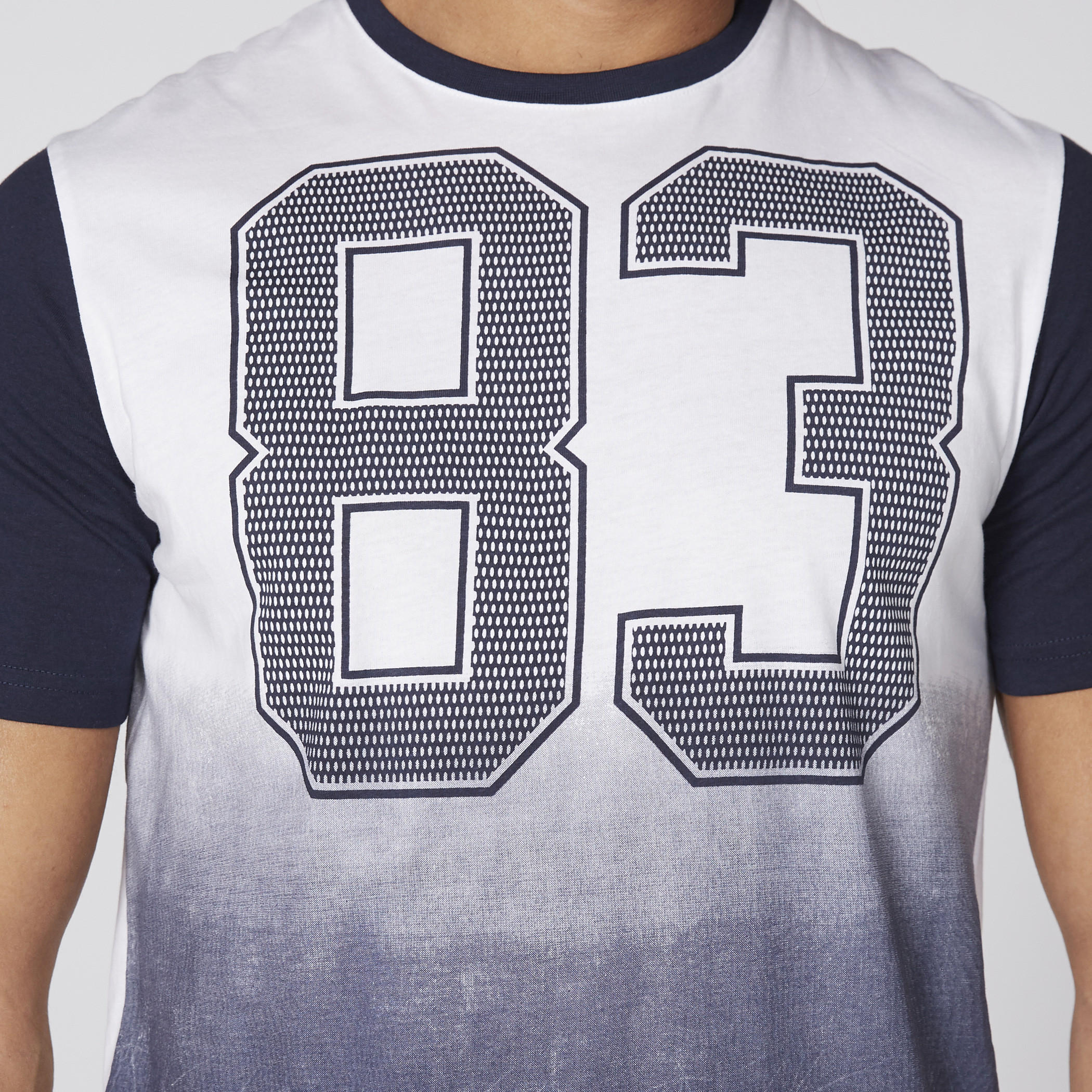 تيشيرت بياقة مستديرة وأكمام قصيرة مع طبعات-men-clothing-tshirtsandpolos-tshirts-image-3