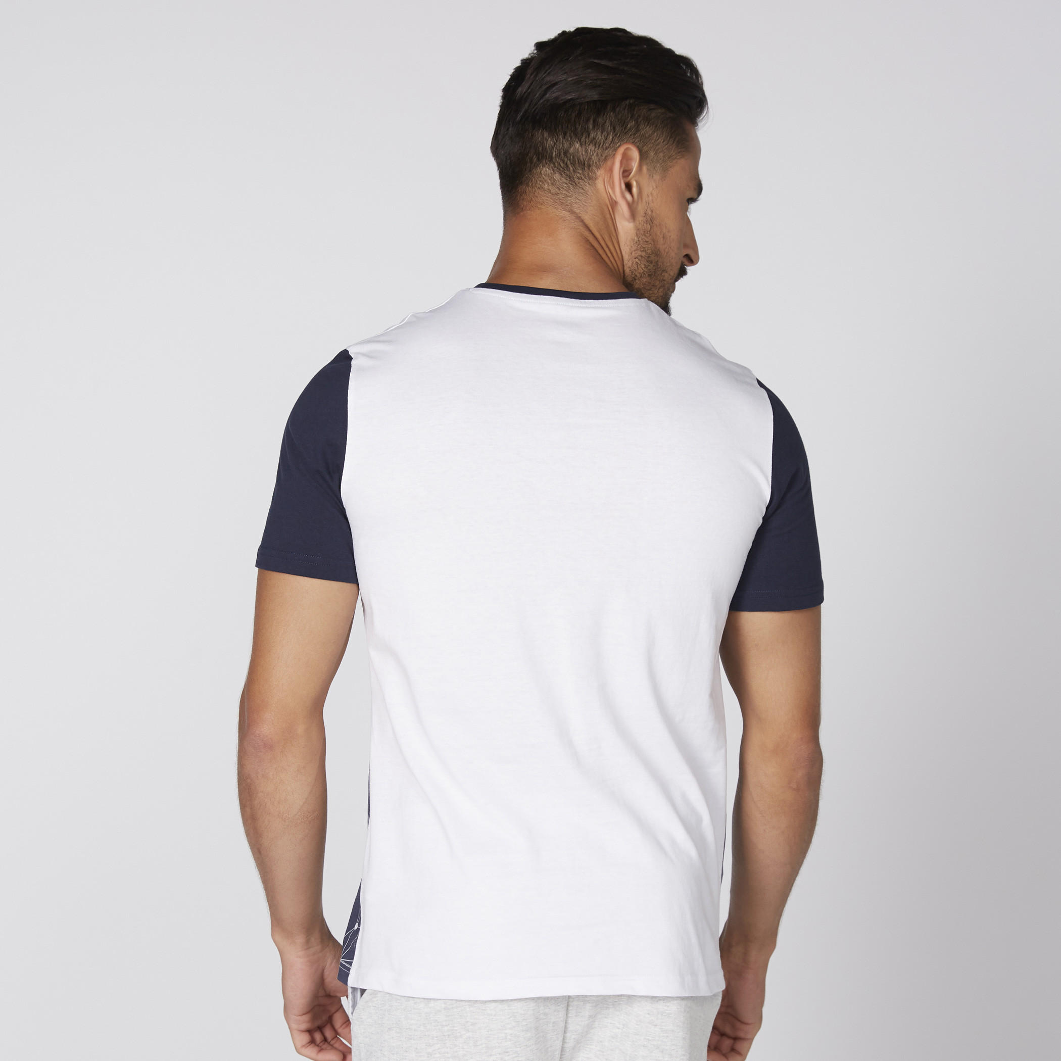 تيشيرت بياقة مستديرة وأكمام قصيرة مع طبعات-men-clothing-tshirtsandpolos-tshirts-image-4