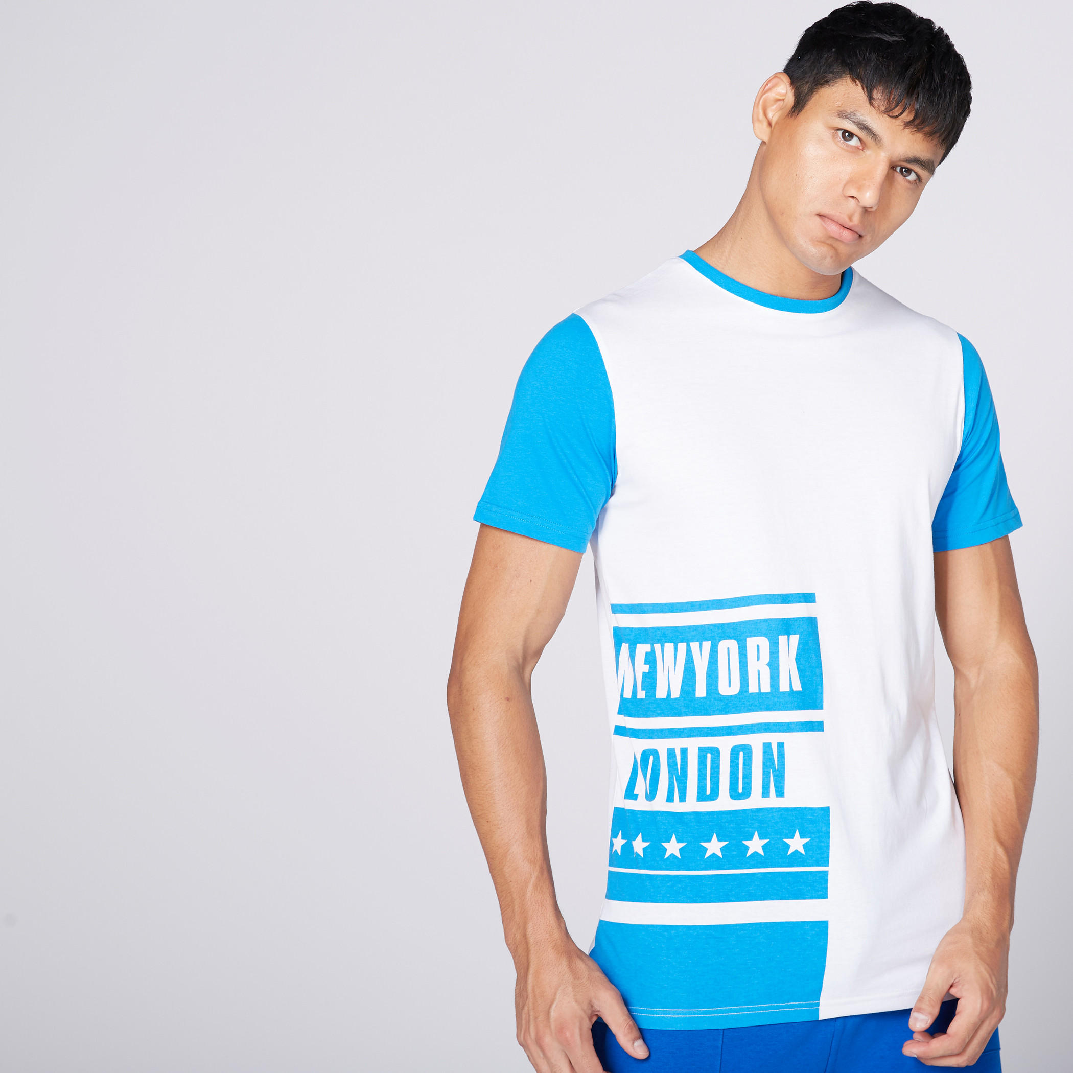 تيشيرت بياقة مستديرة وأكمام قصيرة وطبعات-men-clothing-tshirtsandpolos-tshirts-image-1