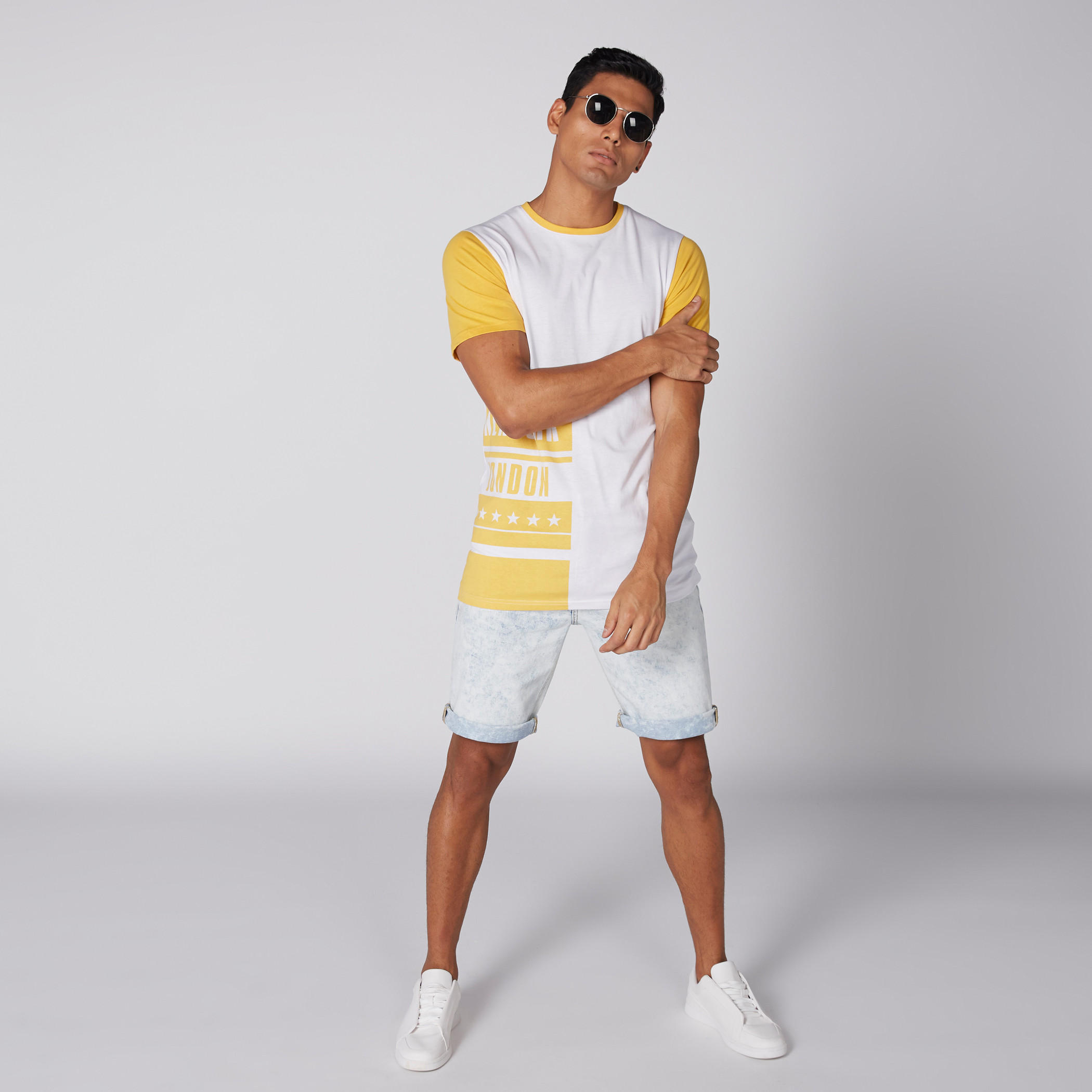 تيشيرت بياقة مستديرة وأكمام قصيرة وطبعات-men-clothing-tshirtsandpolos-tshirts-image-1