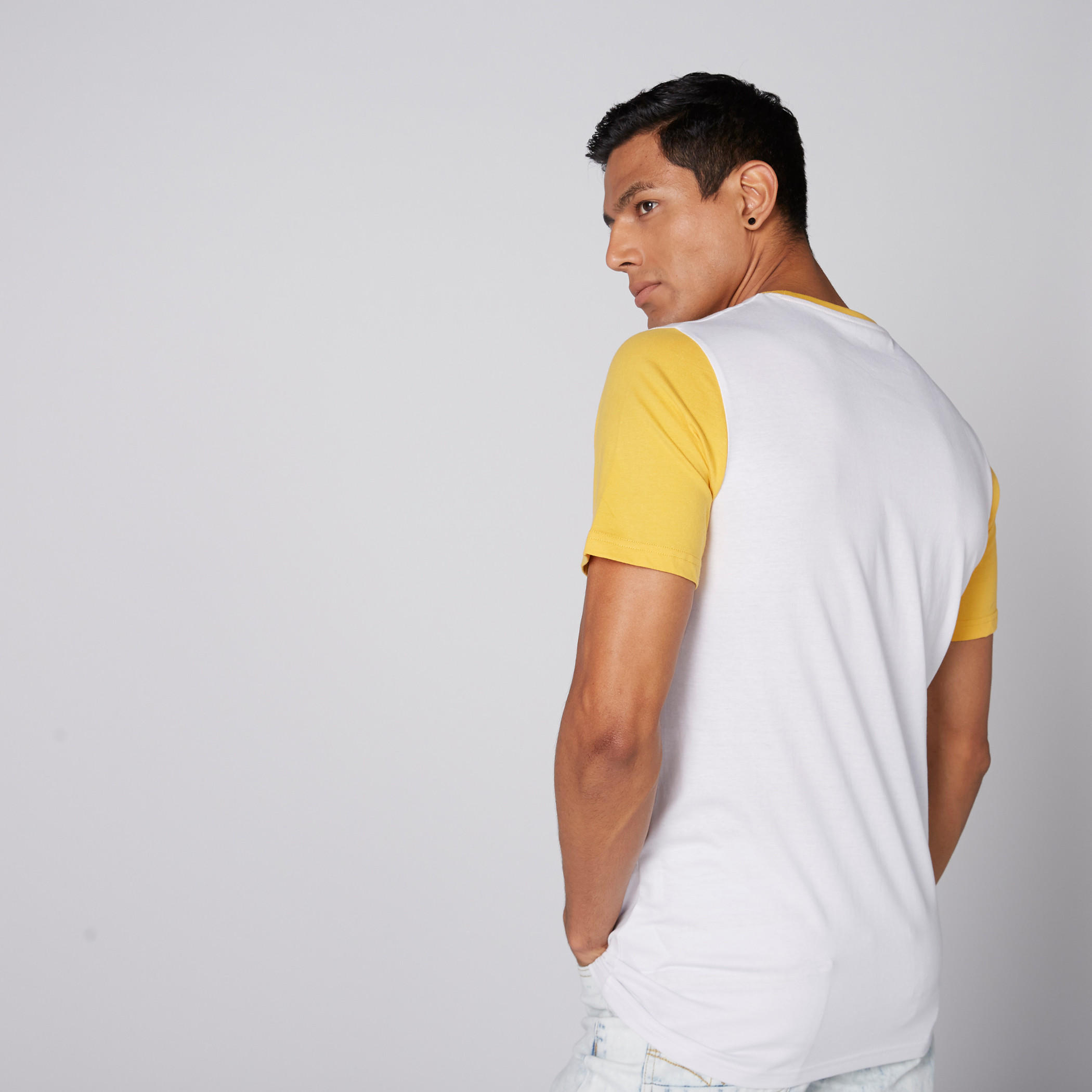 تيشيرت بياقة مستديرة وأكمام قصيرة وطبعات-men-clothing-tshirtsandpolos-tshirts-image-3