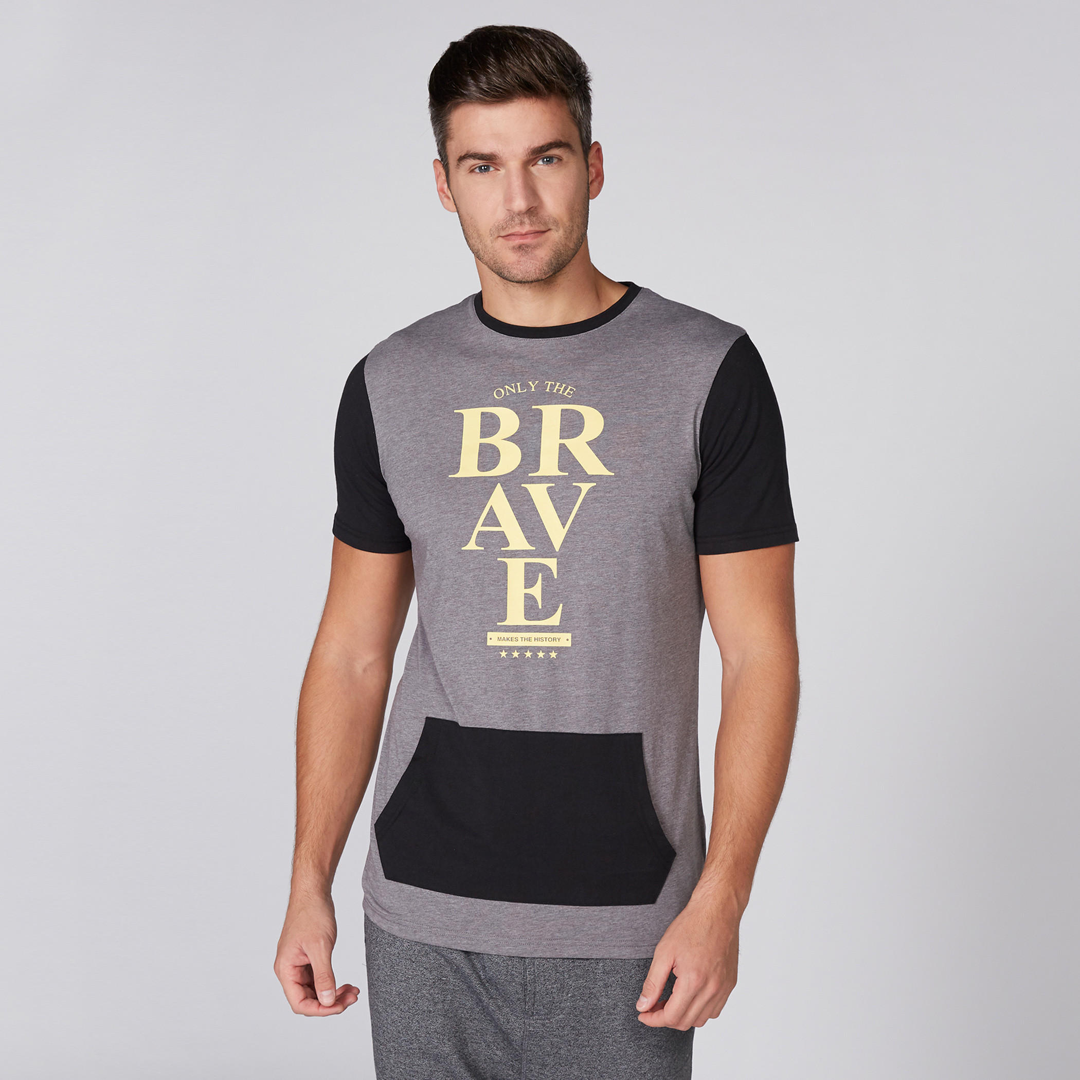 تيشيرت بياقة مستديرة وطبعات مع جيب كانجارو-men-clothing-tshirtsandpolos-tshirts-image-1