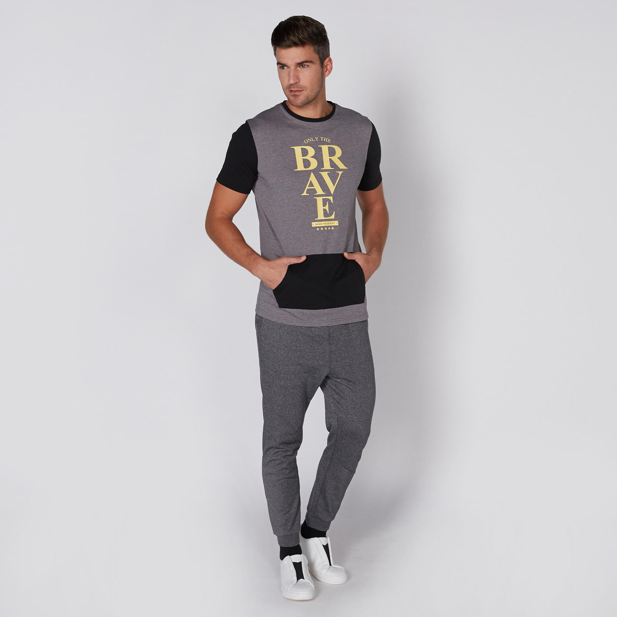 تيشيرت بياقة مستديرة وطبعات مع جيب كانجارو-men-clothing-tshirtsandpolos-tshirts-image-2