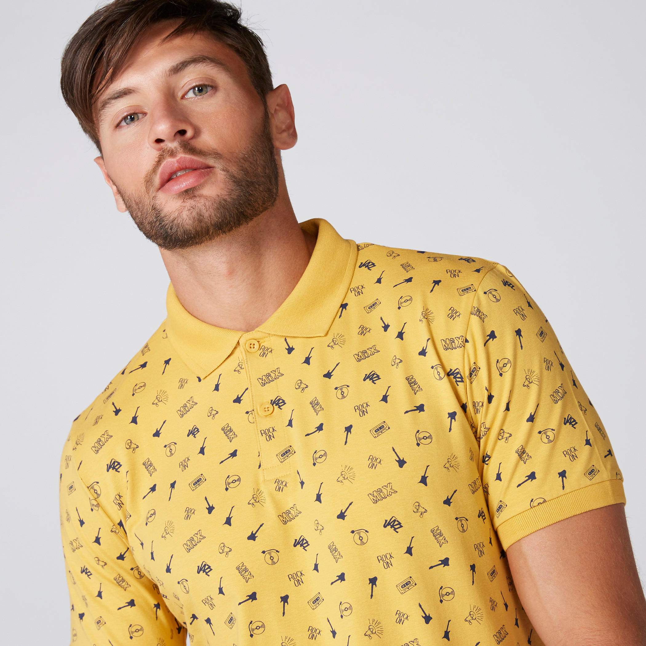 تيشيرت بياقة بولو وأكمام قصيرة وطبعات-men-clothing-tshirtsandpolos-polos-image-2