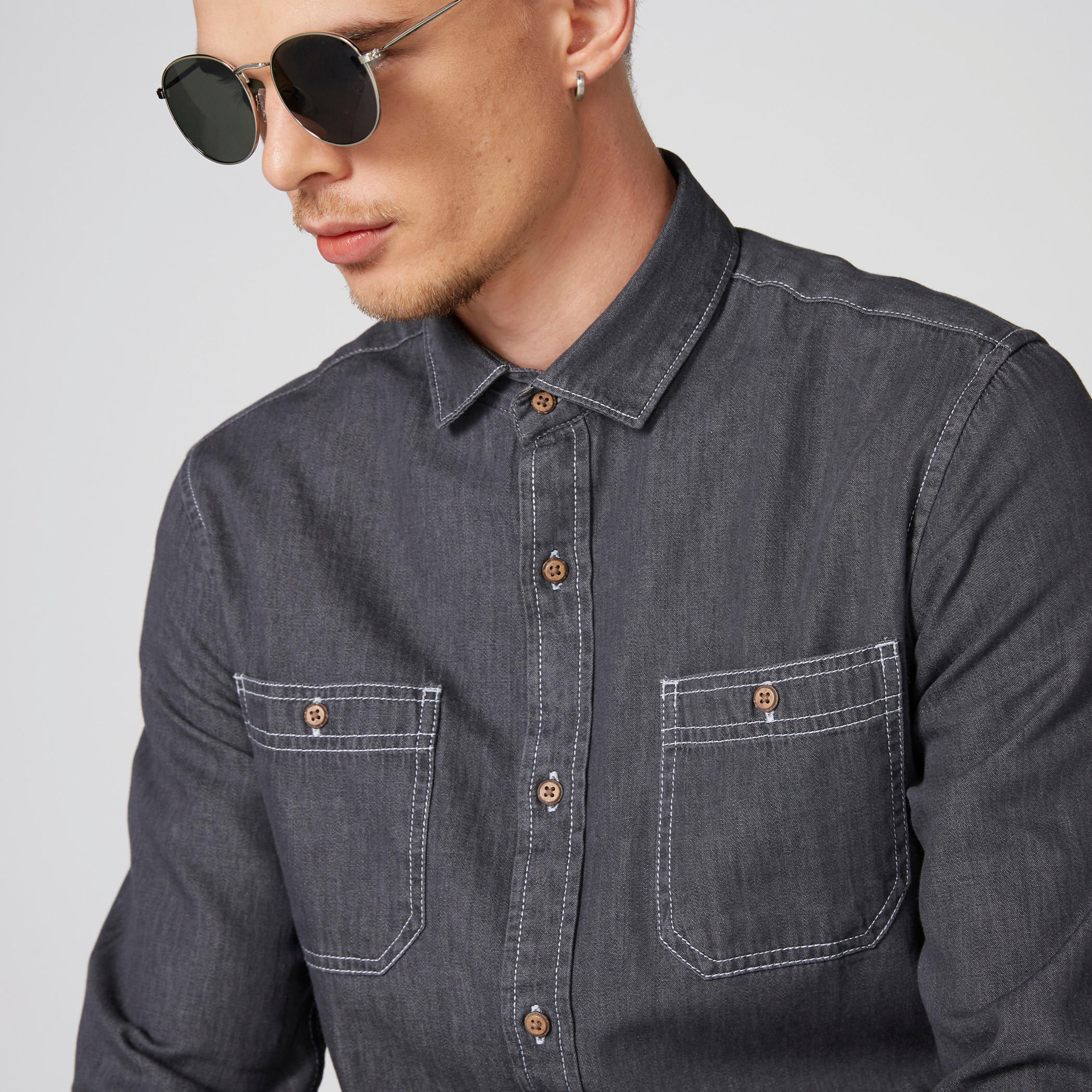قميص من الدينم بأكمام طويلة وأزرار-men-clothing-shirts-image-4