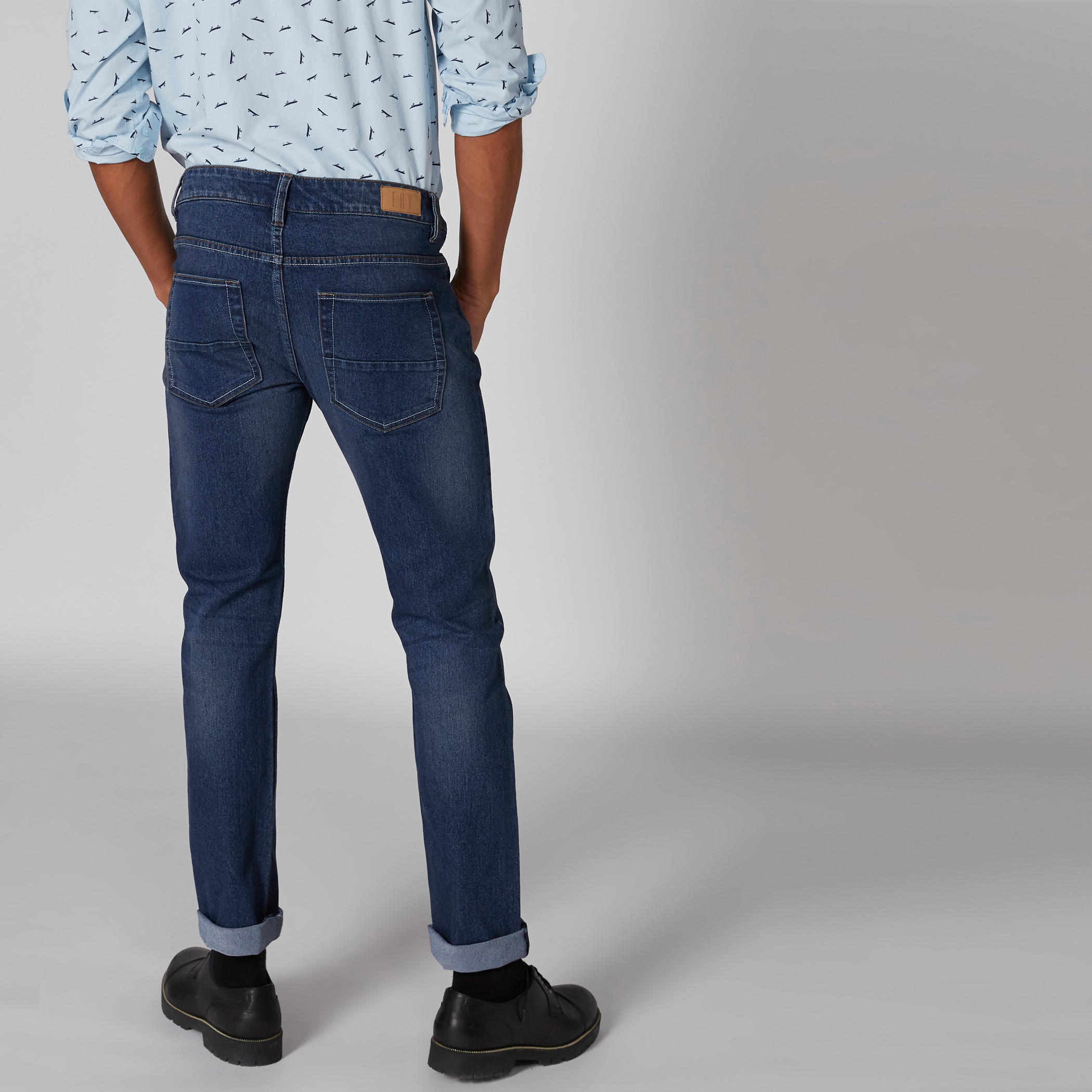 بنطال جينز طويل بزر وجيوب-men-clothing-bottoms-jeans-image-2