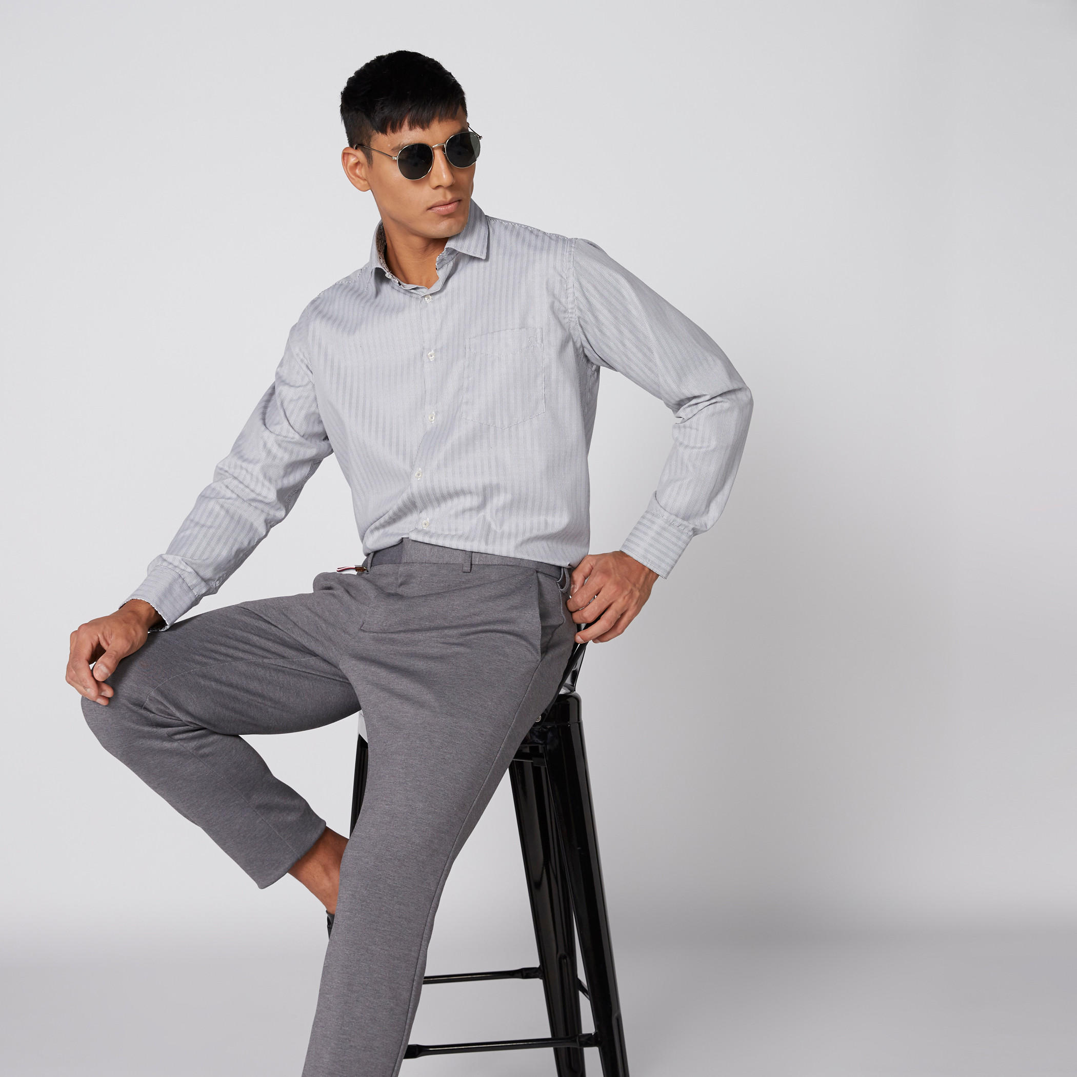قميص مقلم بارز الملمس بأكمام طويلة وأزرار-men-clothing-shirts-image-1