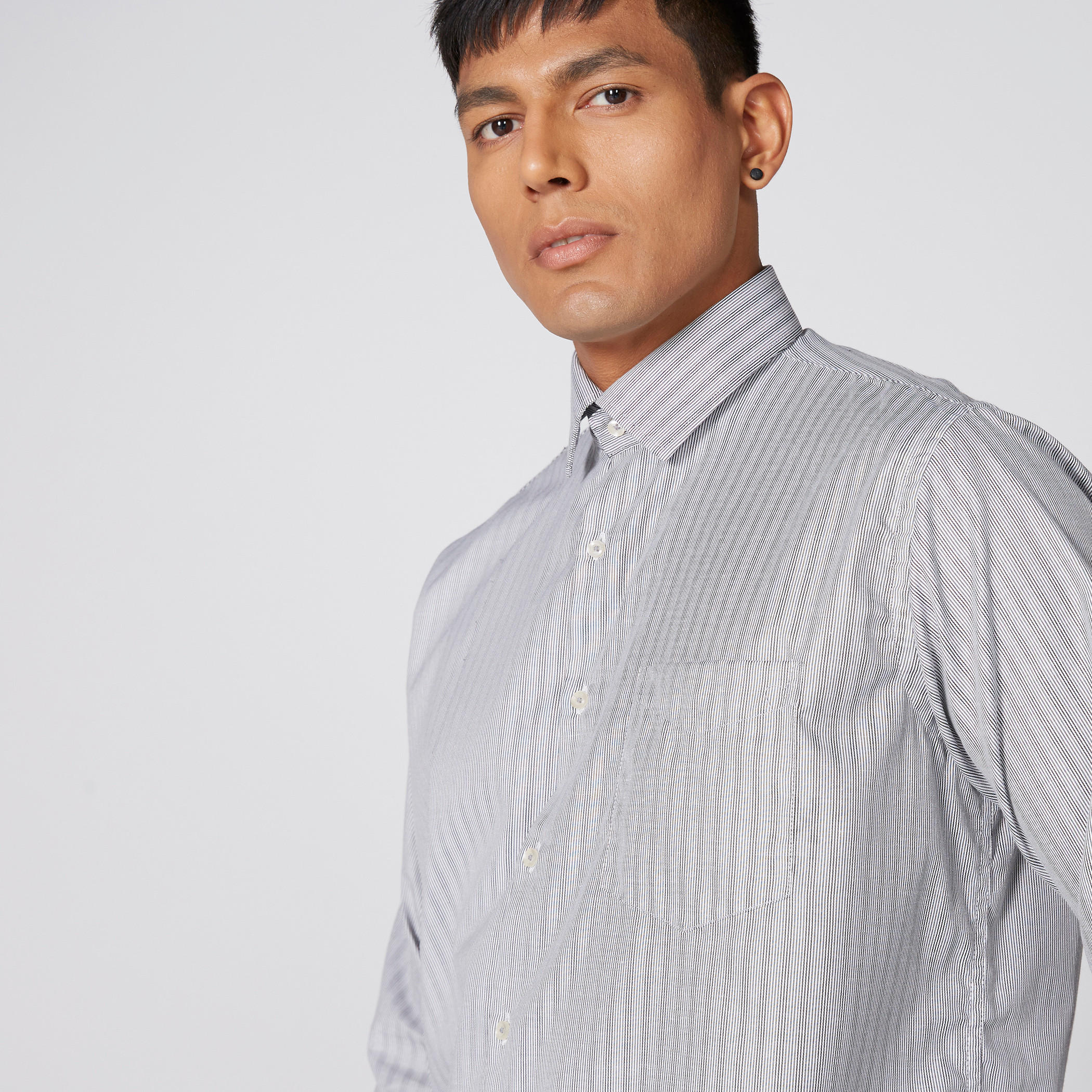 قميص مقلم بارز الملمس بأكمام طويلة وأزرار-men-clothing-shirts-image-3