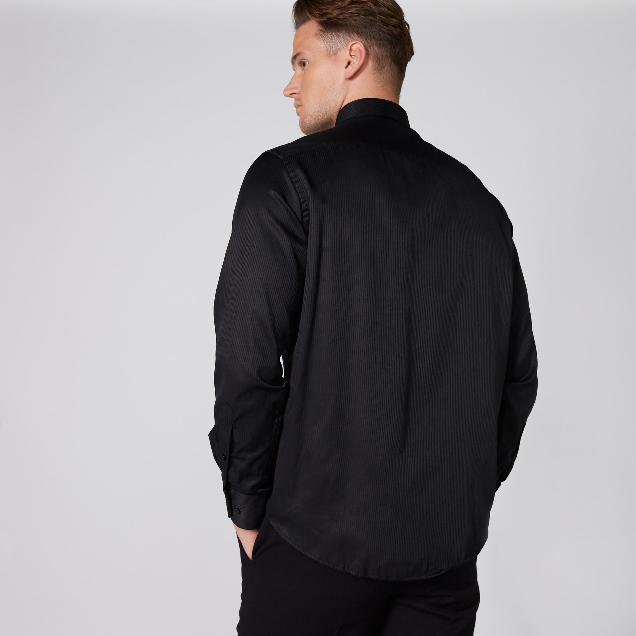 قميص مقلّم بأكمام طويلة وأزرار-men-clothing-shirts-image-2