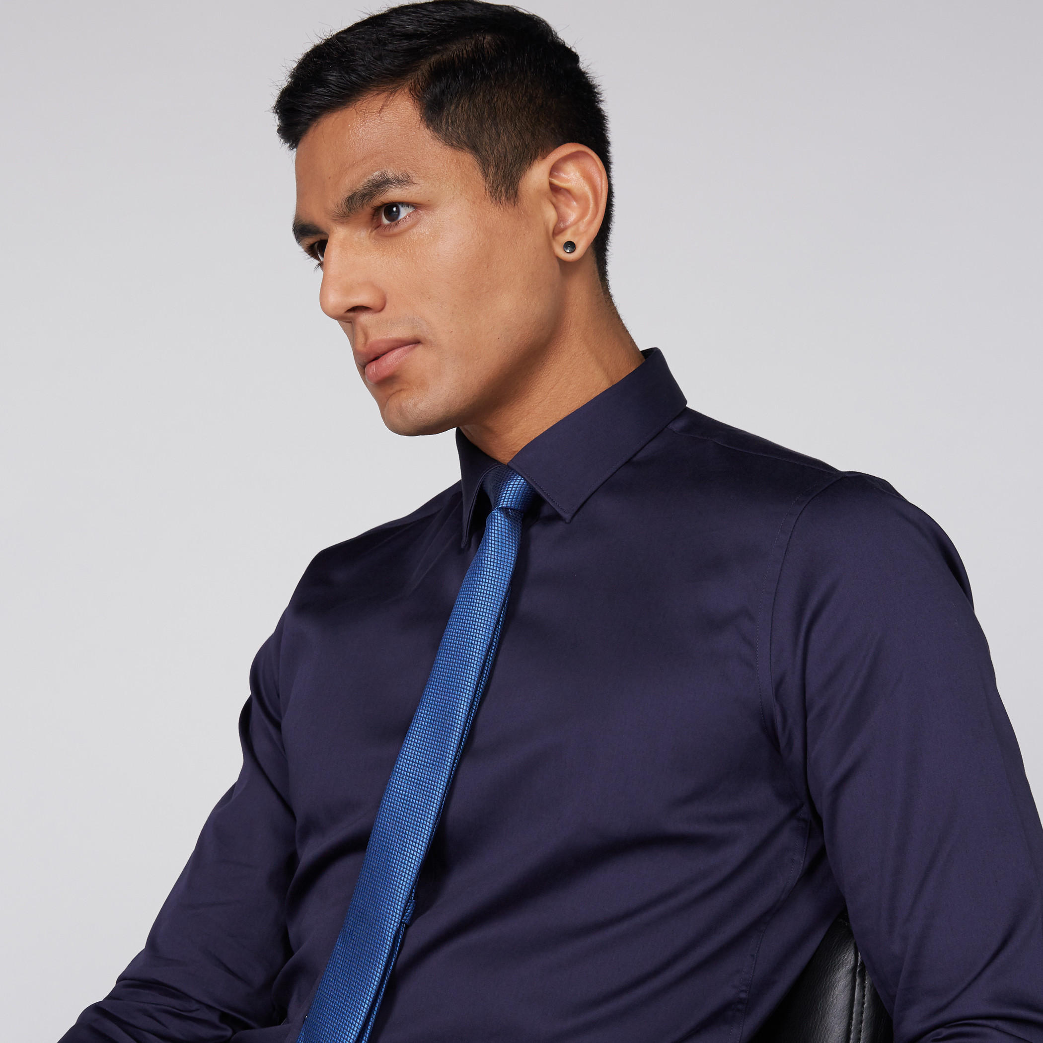 ربطة عنق بارزة الملمس-men-tiesandcufflinks-pocketsquares-image-2