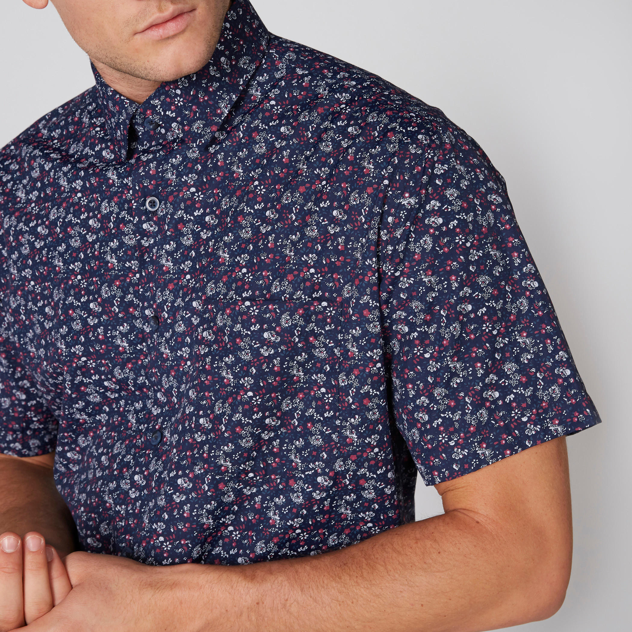 قميص منقوش بأكمام قصيرة وأزرار-men-clothing-shirts-image-4