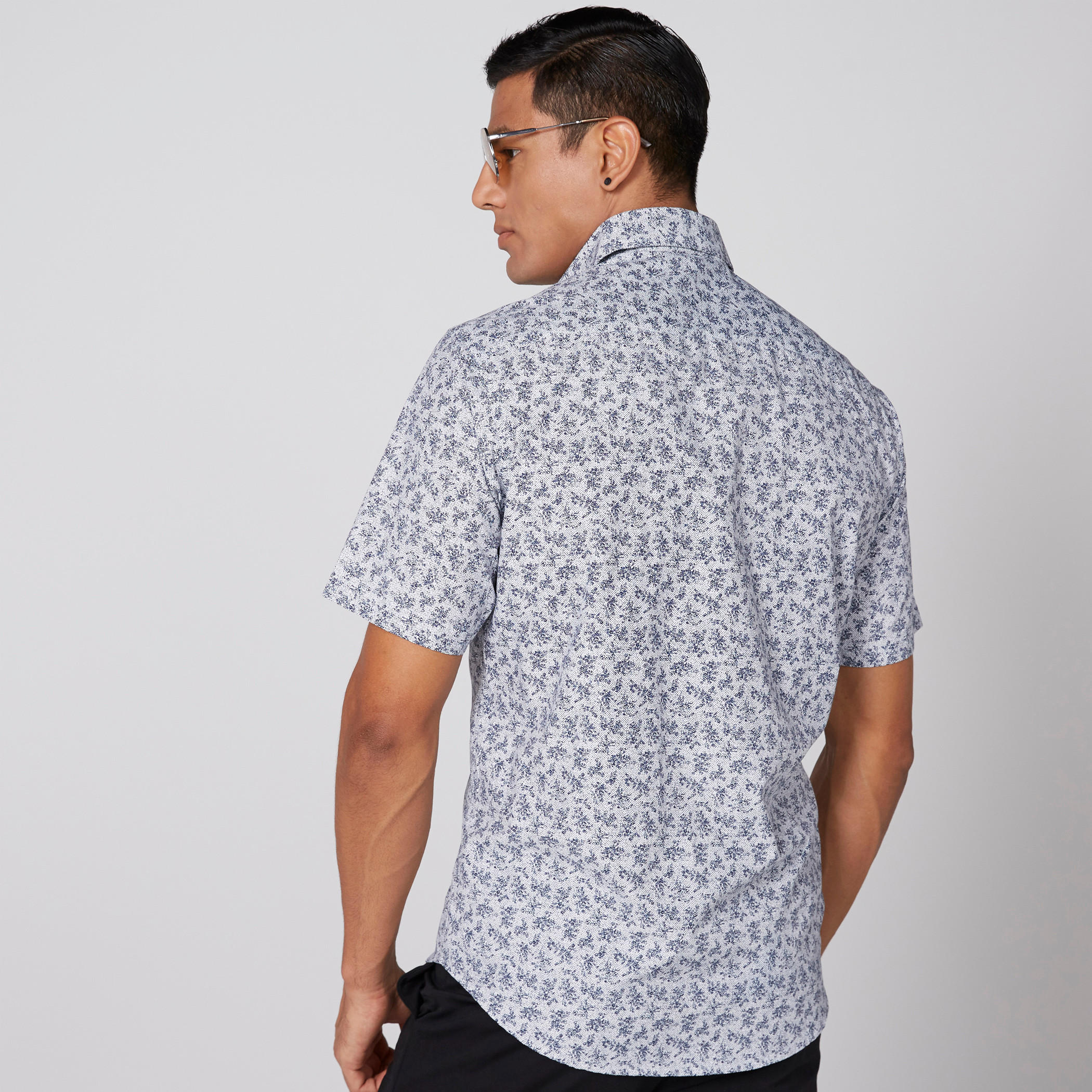 قميص بأكمام قصيرة وطبعات زهرية وأزرار-men-clothing-shirts-image-3