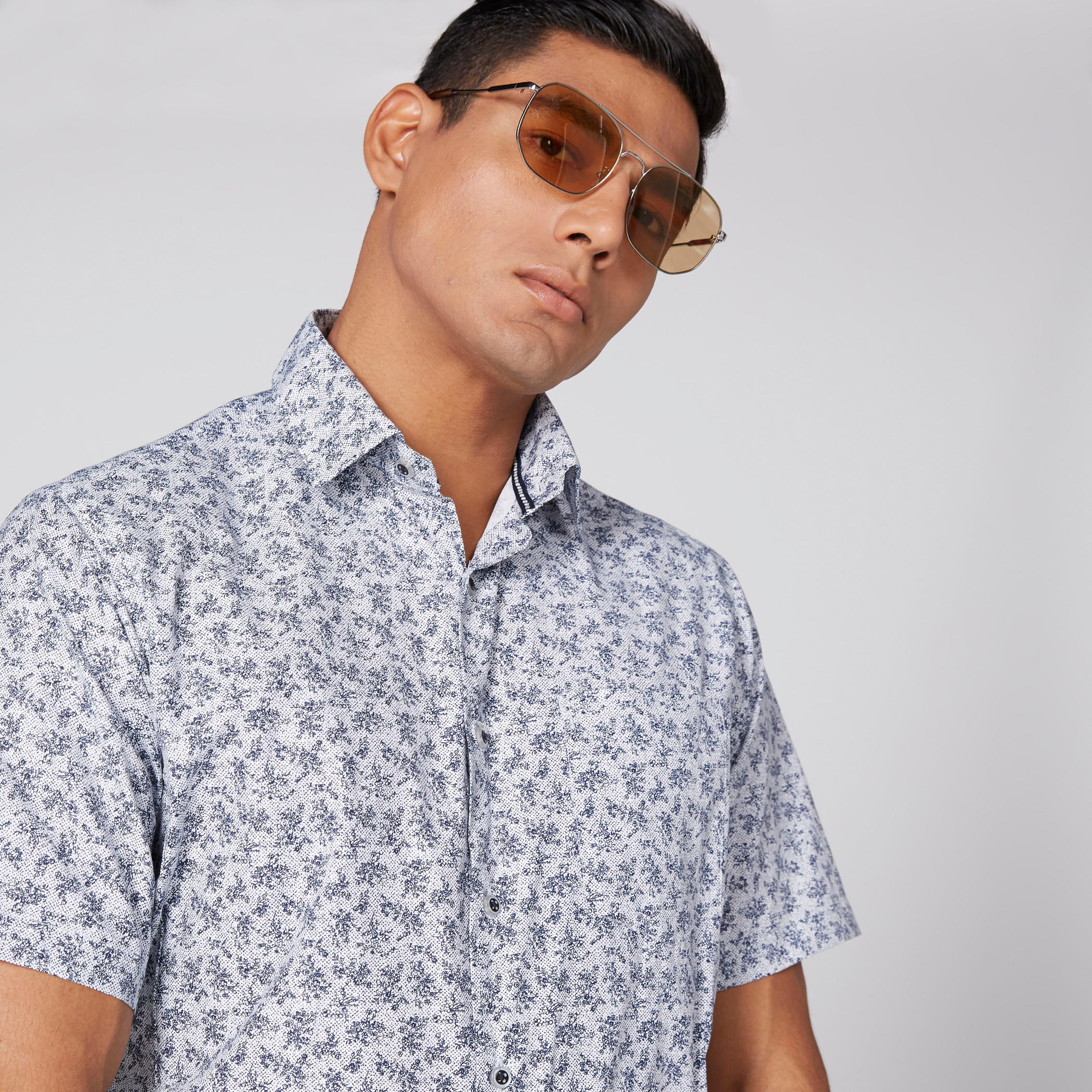 قميص بأكمام قصيرة وطبعات زهرية وأزرار-men-clothing-shirts-image-4