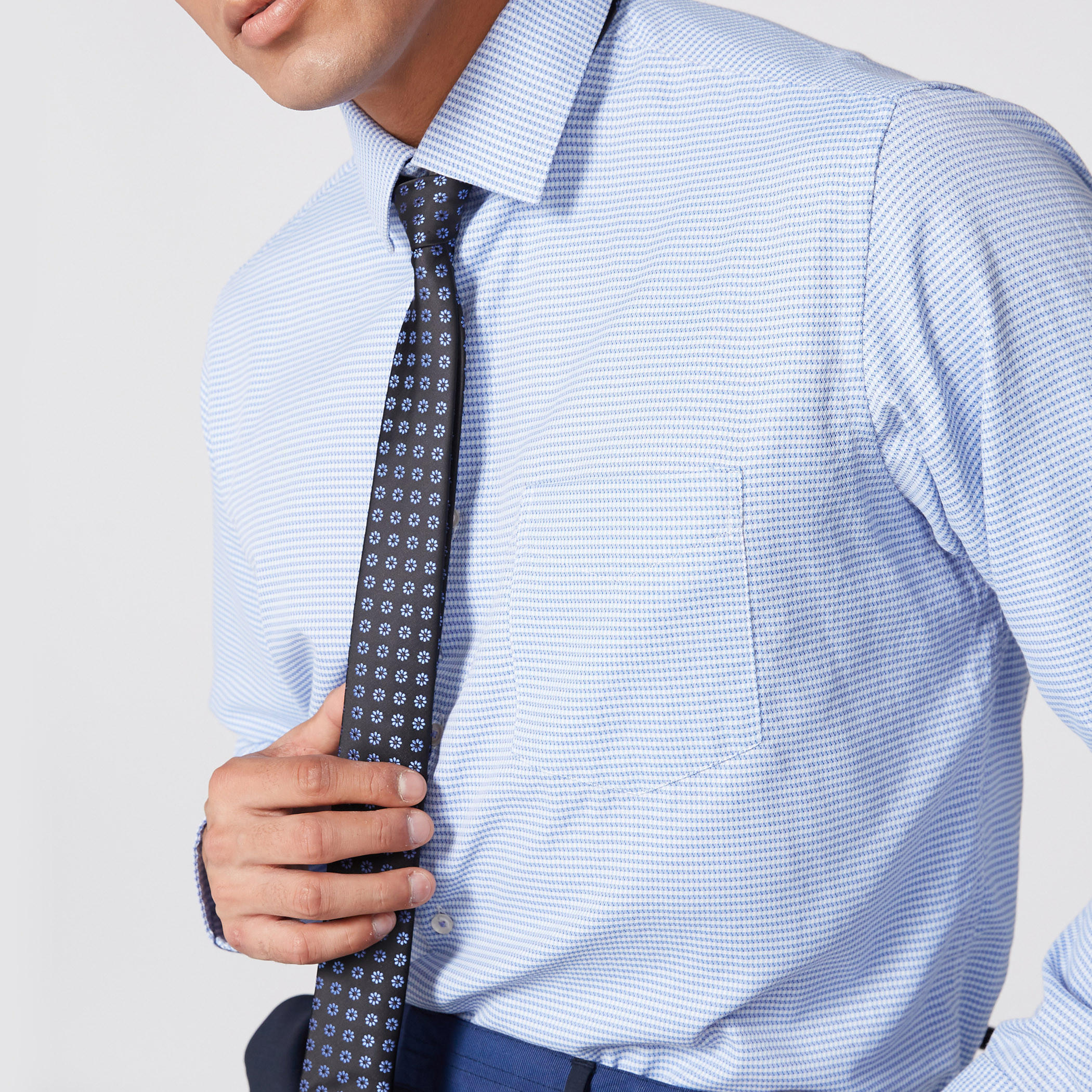 ربطة عنق مطرّزة بقصّة عادية-men-tiesandcufflinks-pocketsquares-image-3