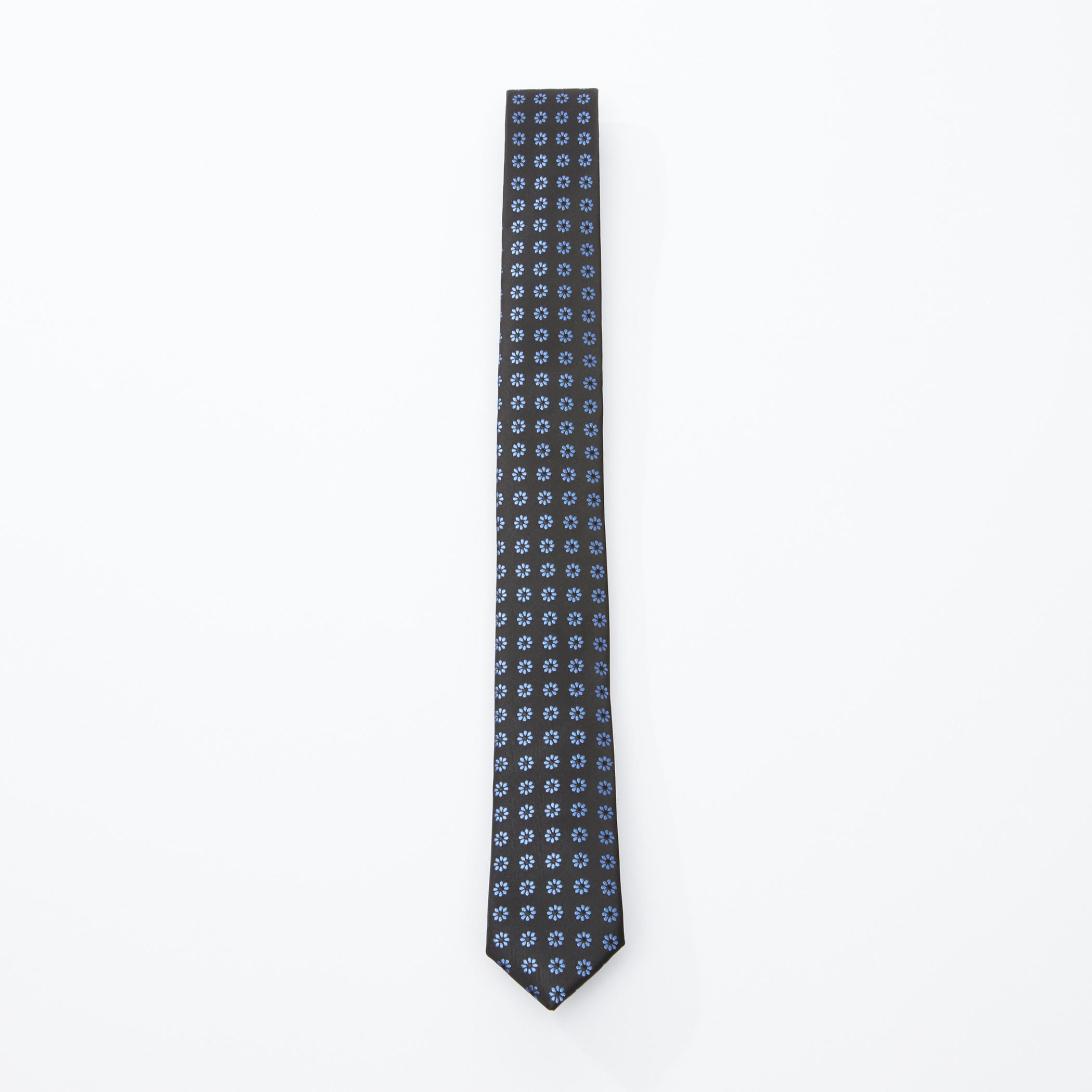 ربطة عنق مطرّزة بقصّة عادية-men-tiesandcufflinks-pocketsquares-image-1