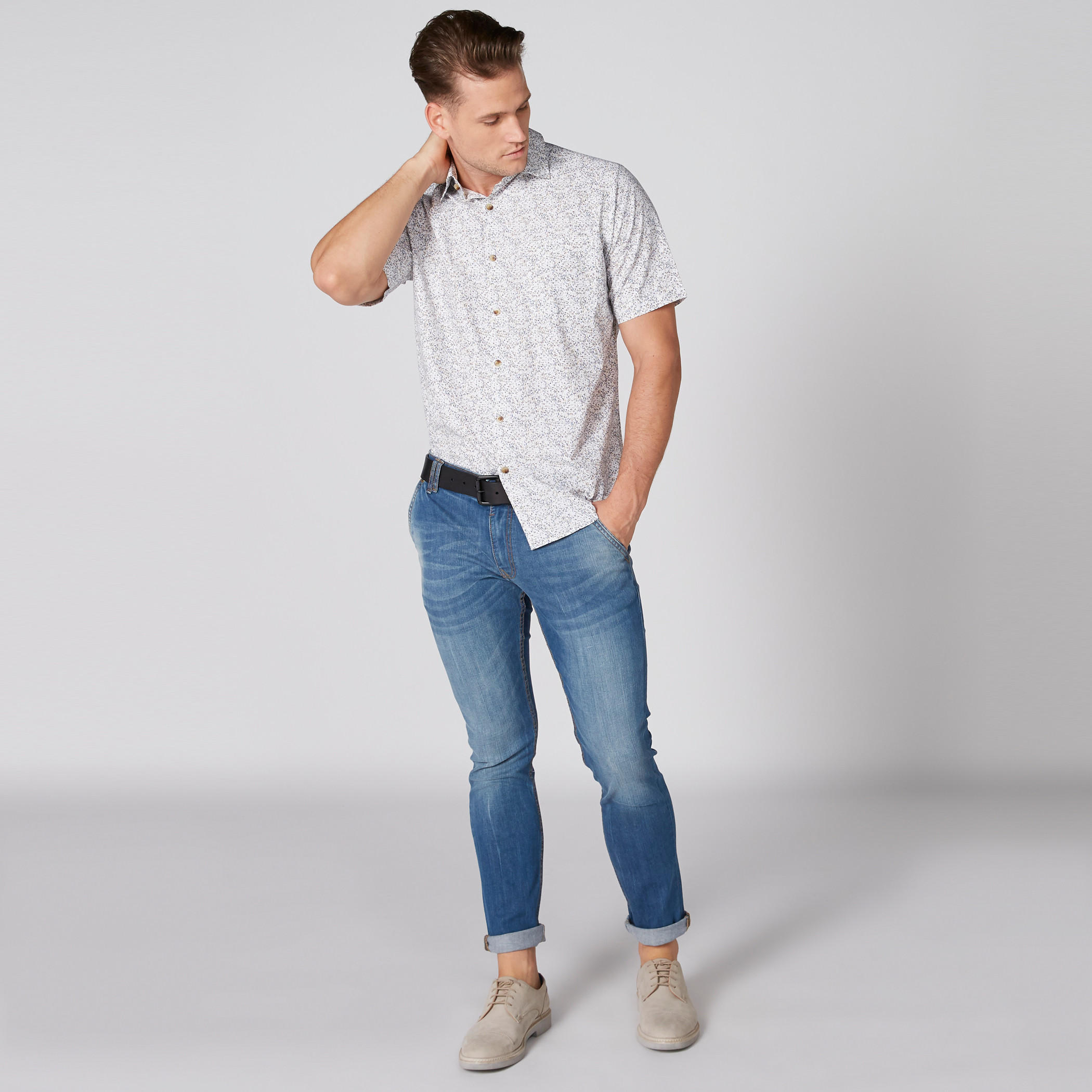 قميص سهل الكي بأكمام قصيرة وأزرار وطبعات-men-clothing-shirts-image-4