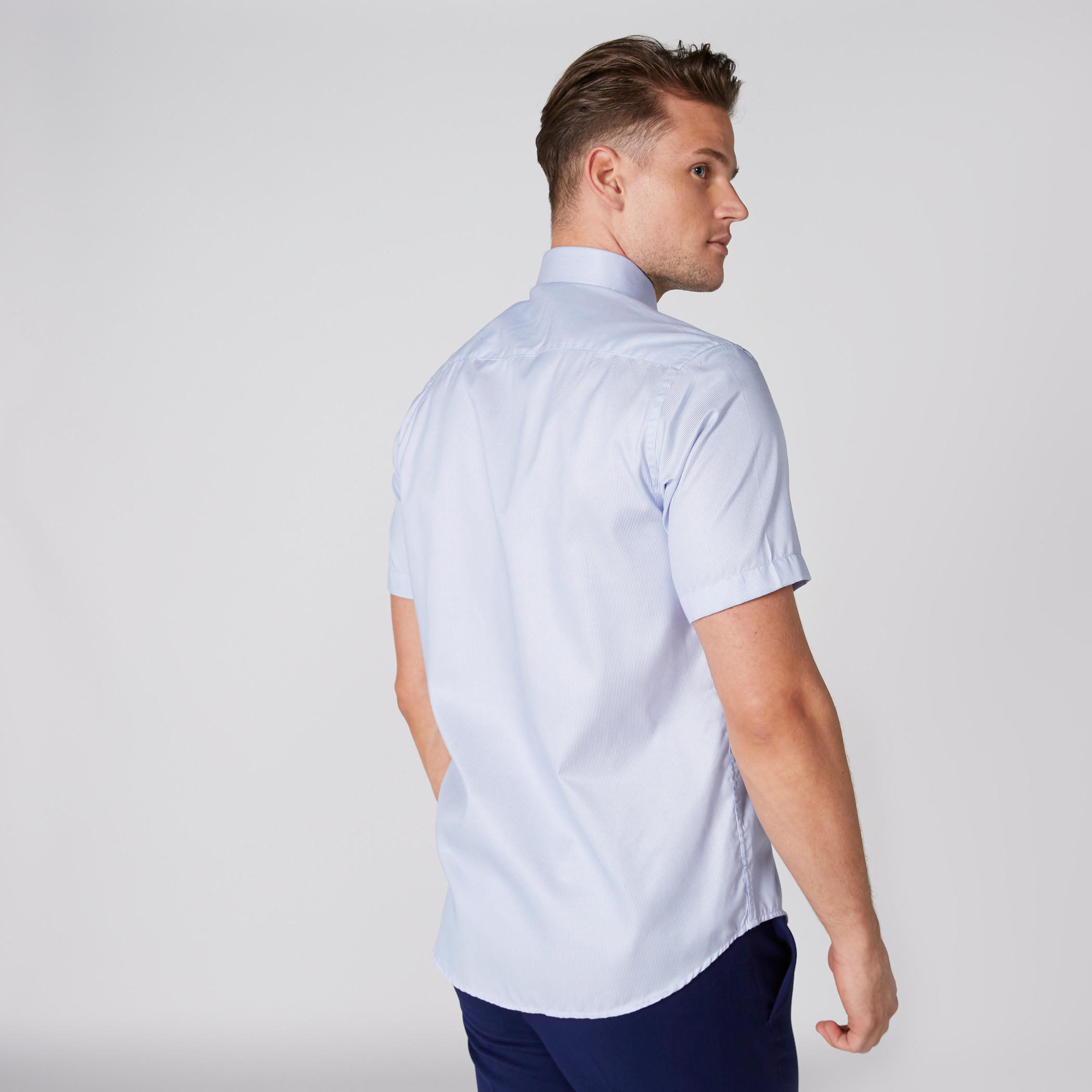 قميص سهل الكي بأكمام قصيرة وأزرار وجيب على الصدر-men-clothing-shirts-image-1