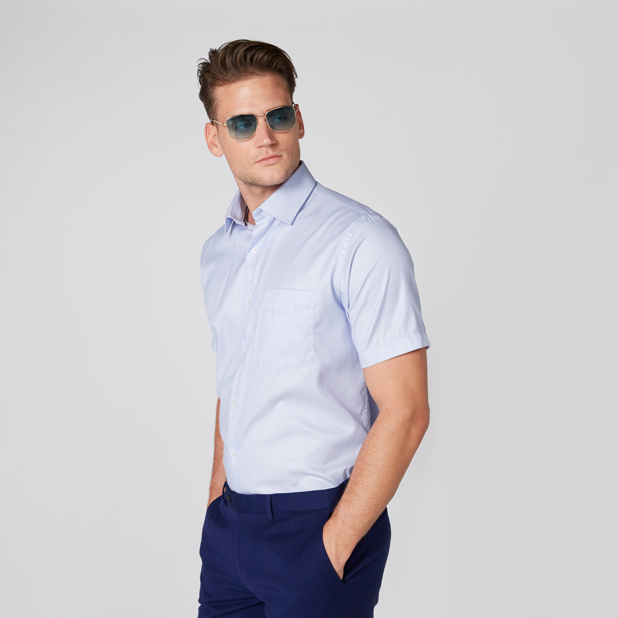 قميص سهل الكي بأكمام قصيرة وأزرار وجيب على الصدر-men-clothing-shirts-image-2