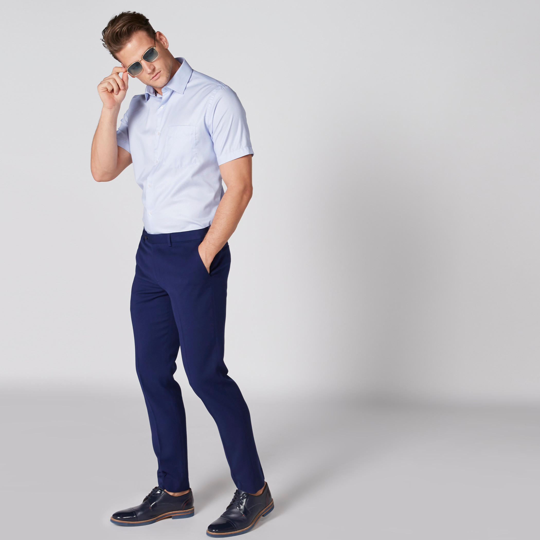 قميص سهل الكي بأكمام قصيرة وأزرار وجيب على الصدر-men-clothing-shirts-image-3