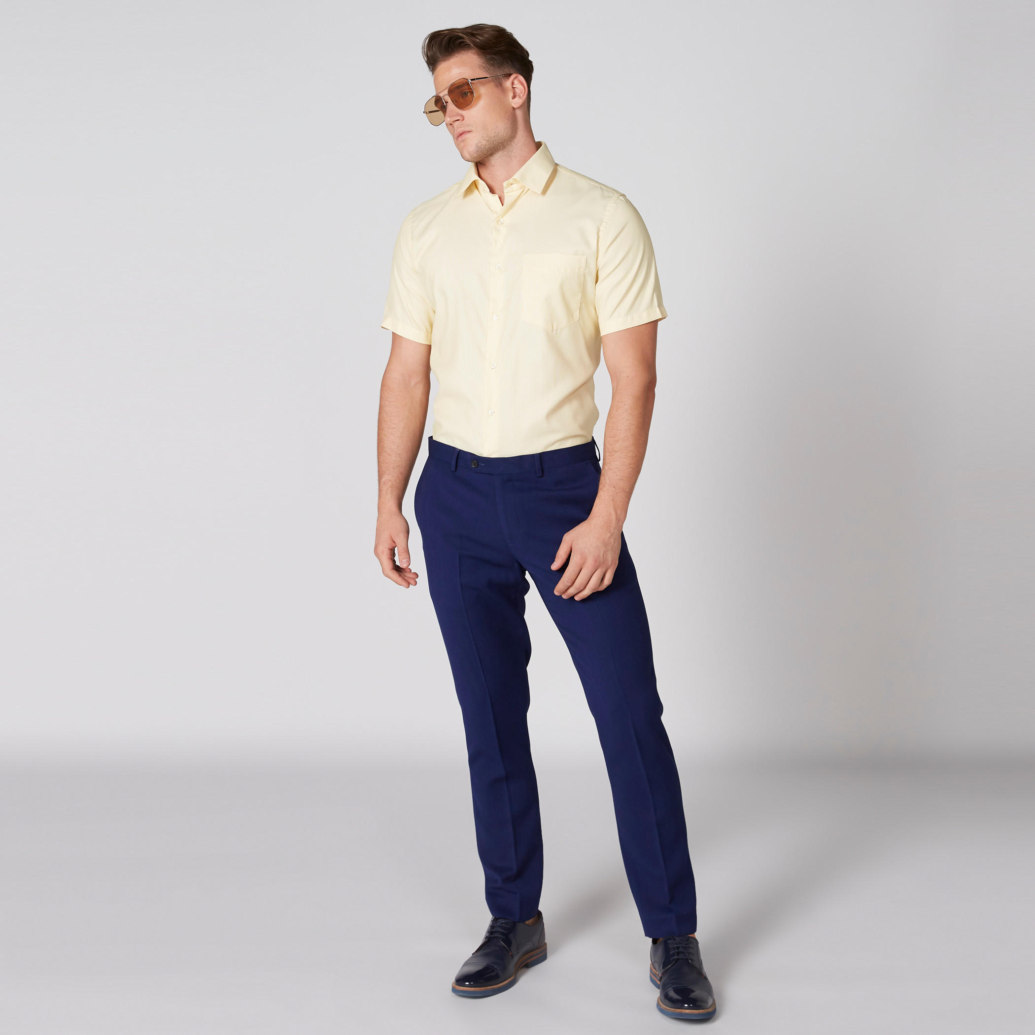 قميص سهل الكي بأكمام قصيرة وأزرار وجيب على الصدر-men-clothing-shirts-image-3